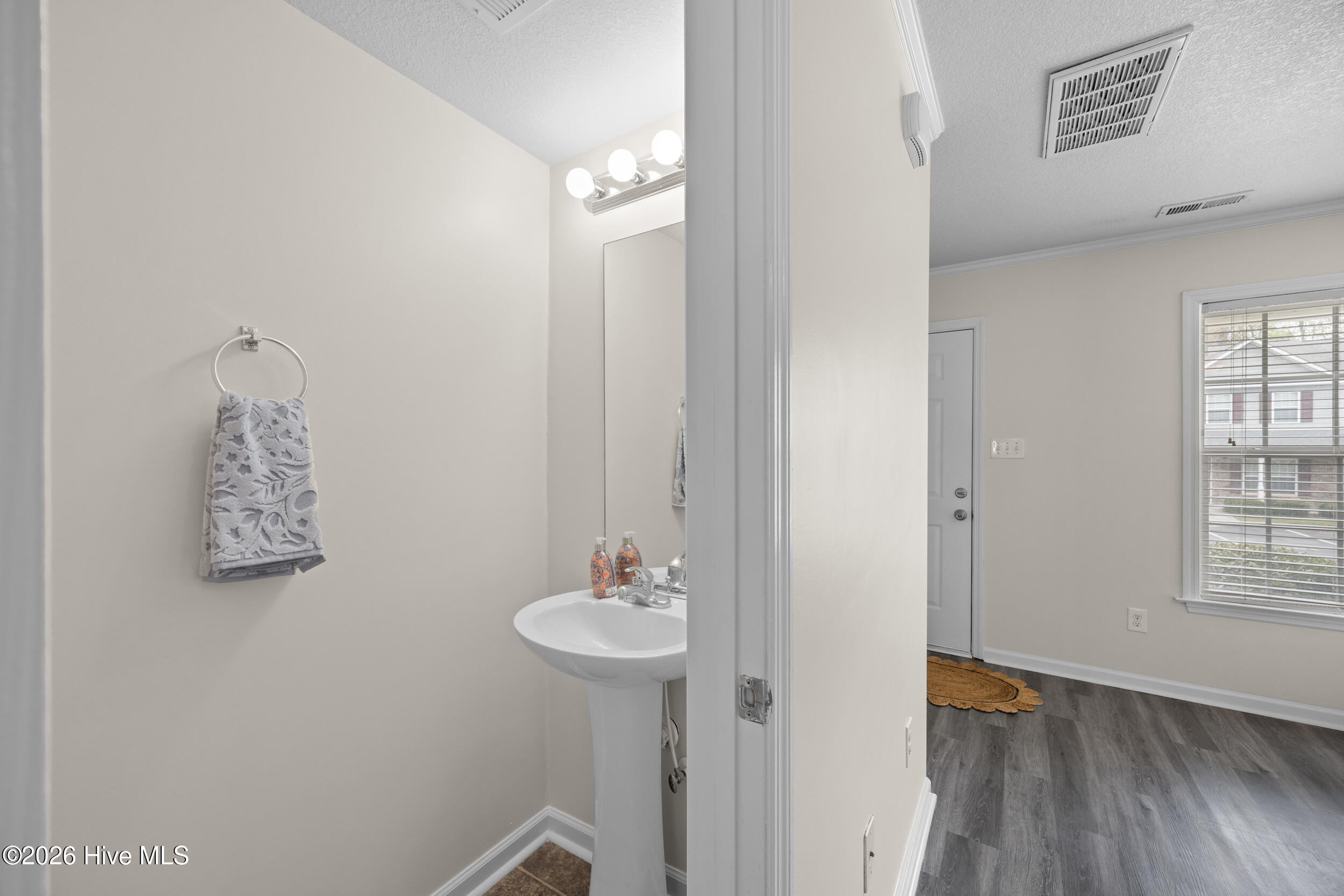 27 E Doris Avenue 111