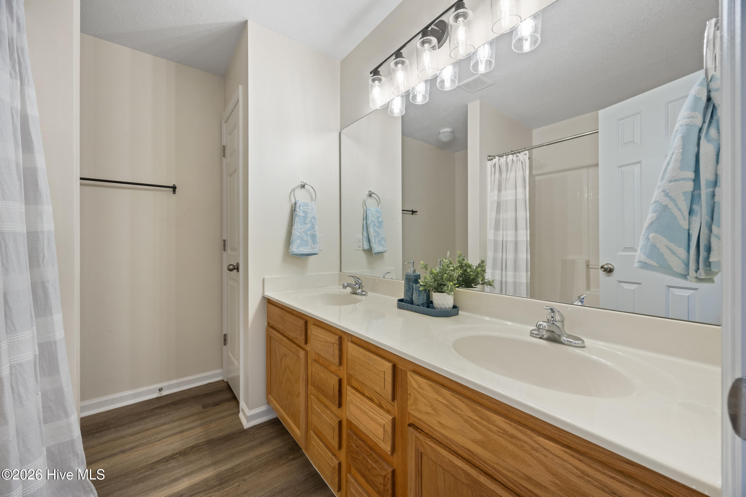 27 E Doris Avenue 111