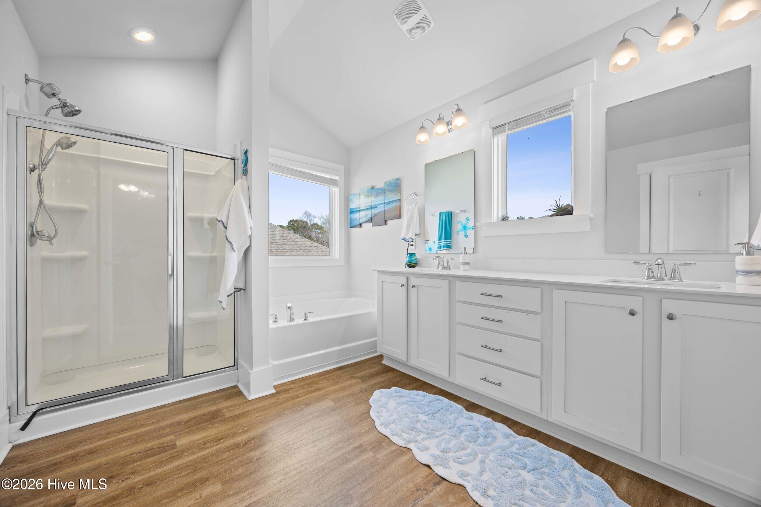 502 Edgewater Way