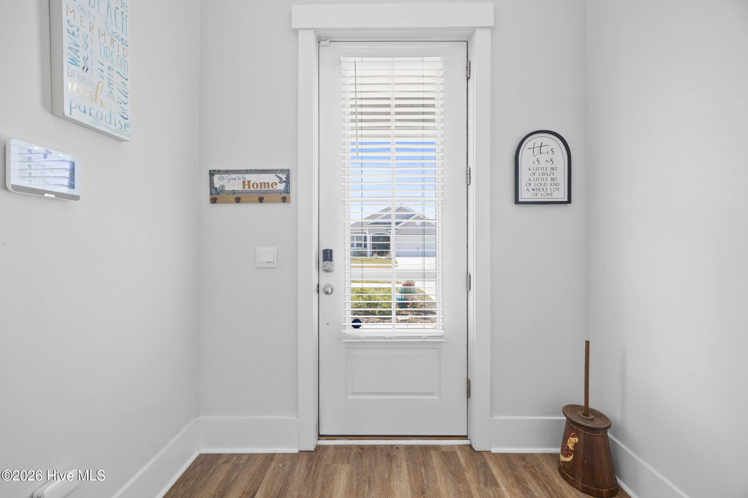 502 Edgewater Way