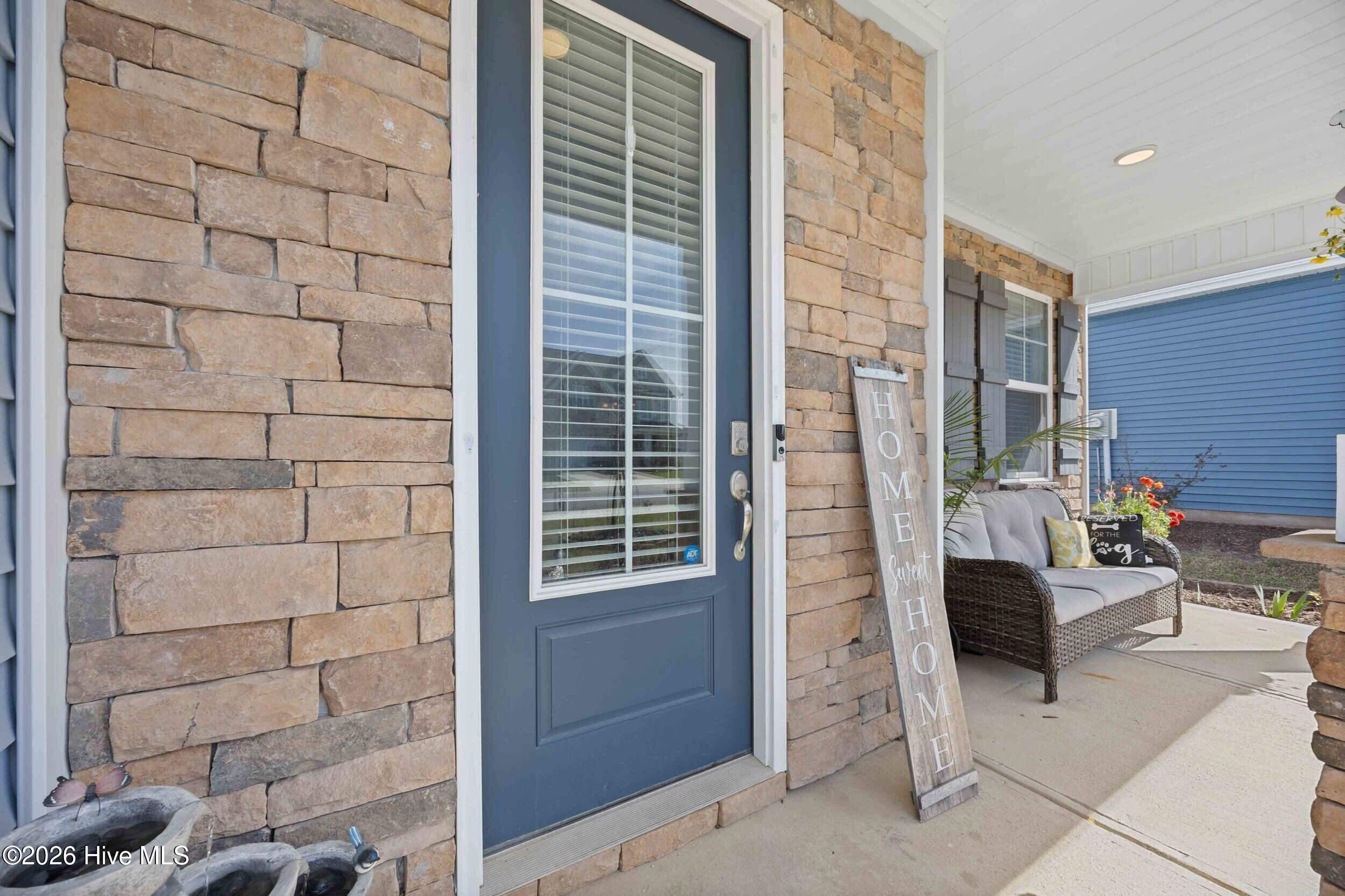 502 Edgewater Way