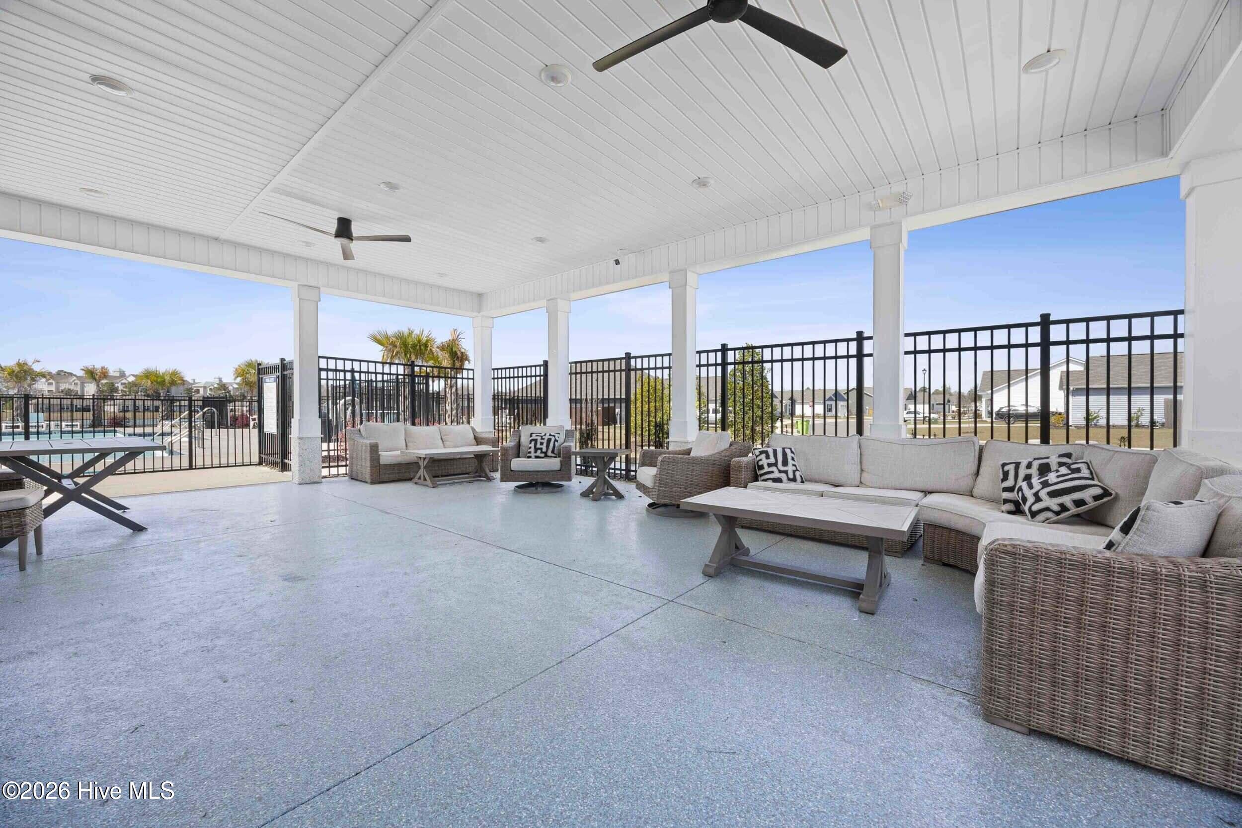 502 Edgewater Way