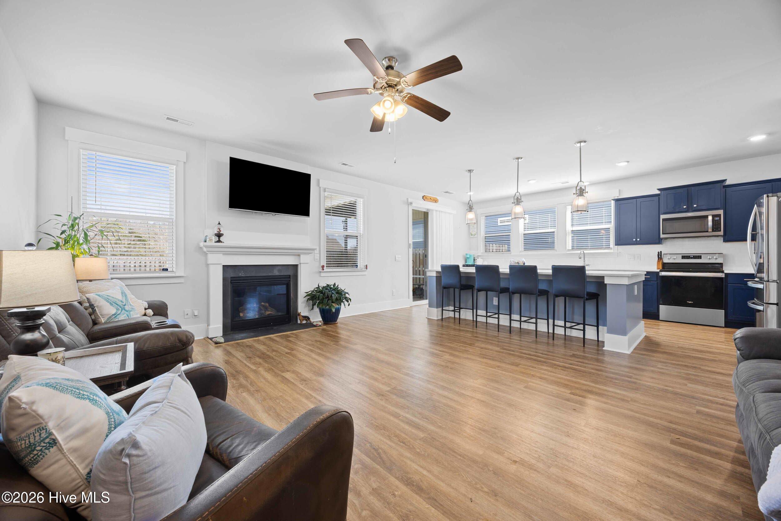 502 Edgewater Way