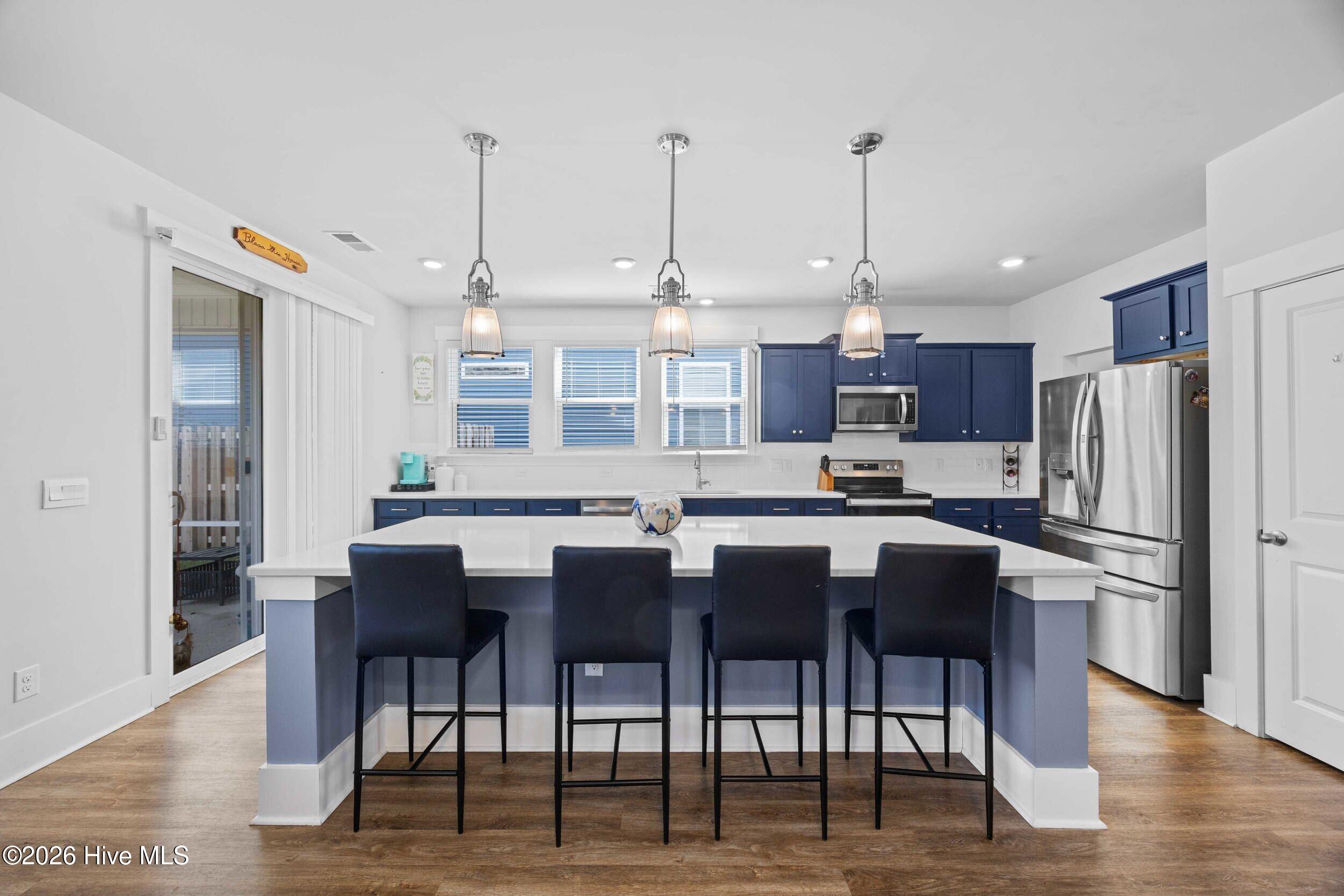 502 Edgewater Way