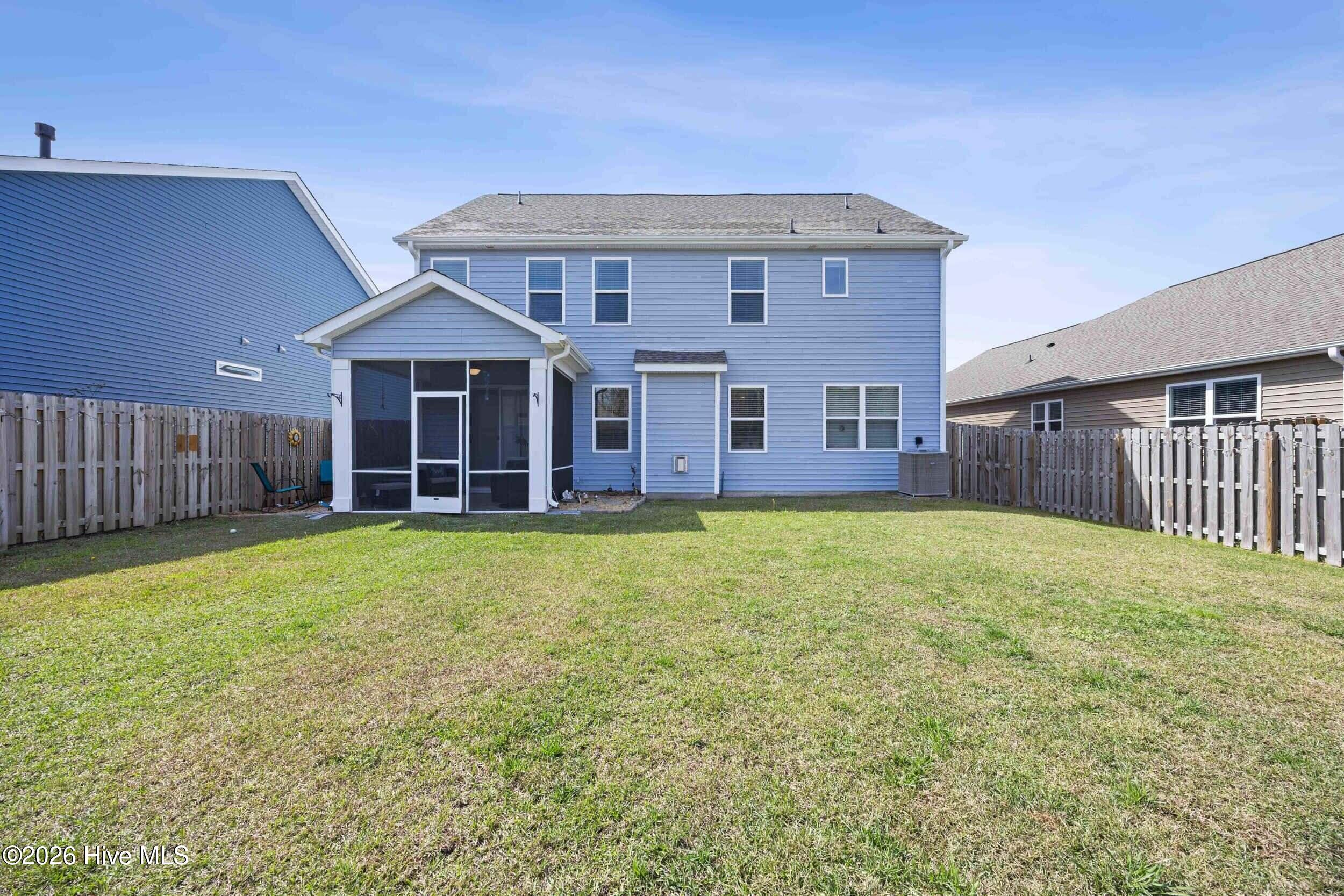 502 Edgewater Way
