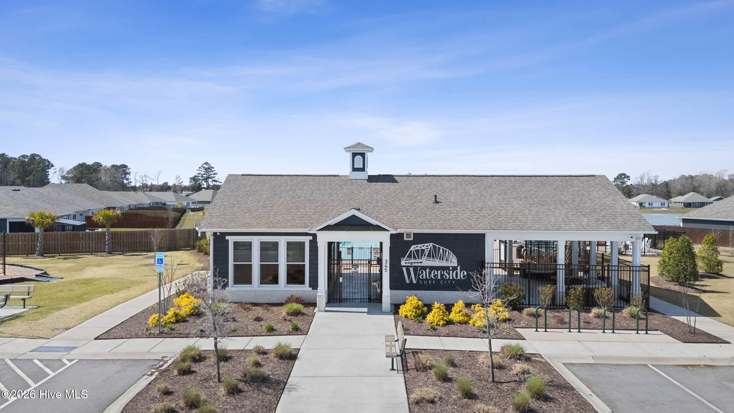 502 Edgewater Way