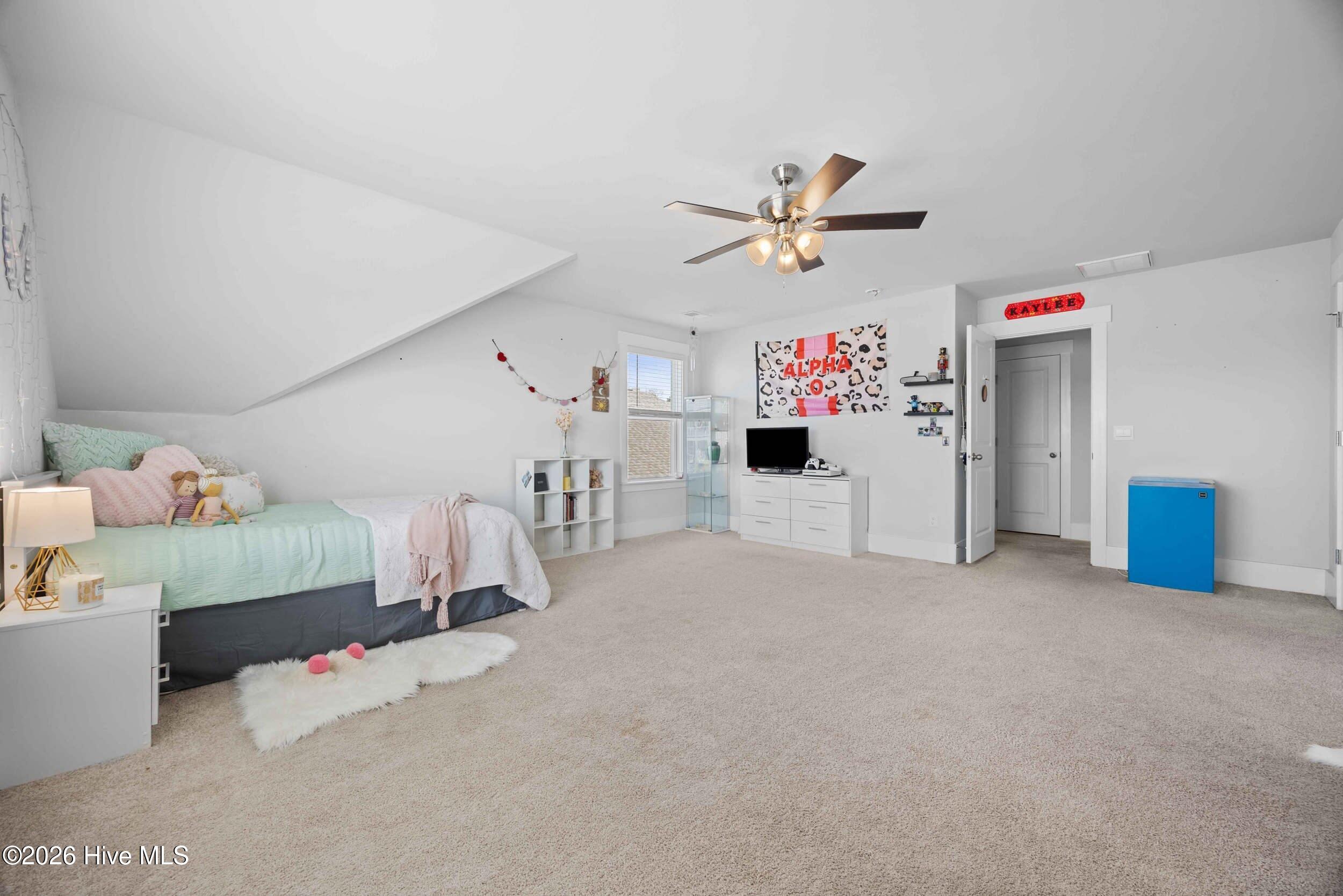 502 Edgewater Way