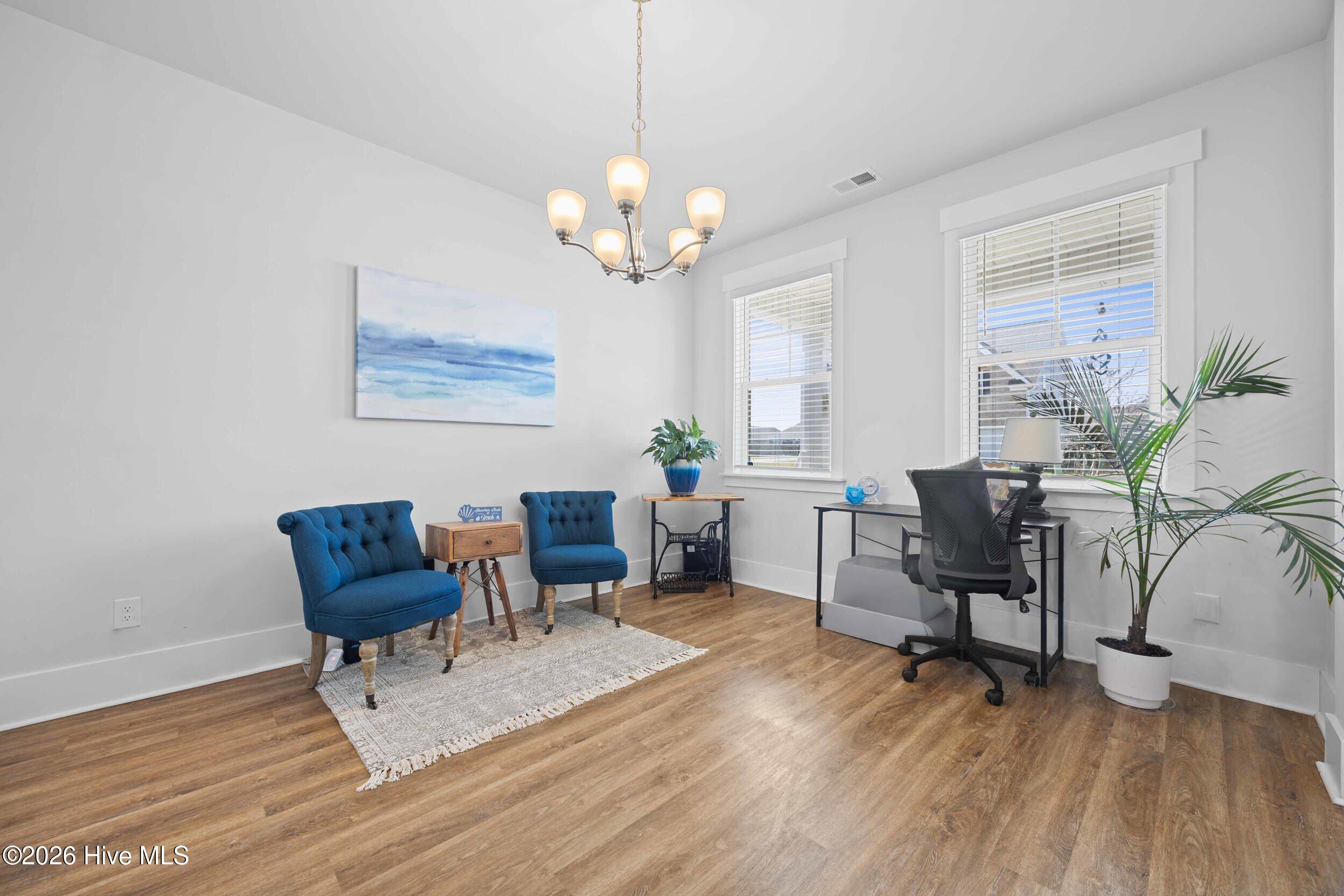 502 Edgewater Way