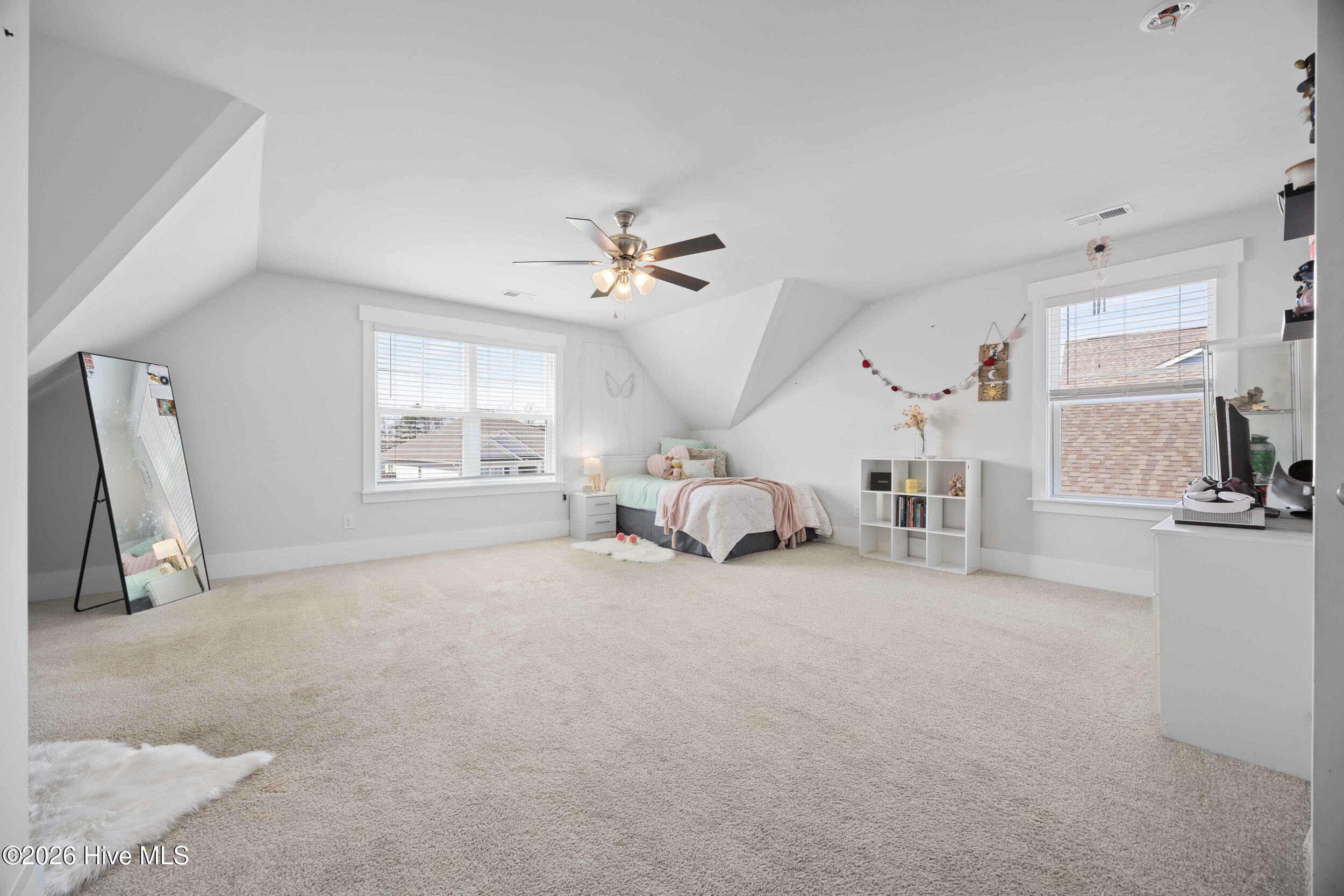 502 Edgewater Way