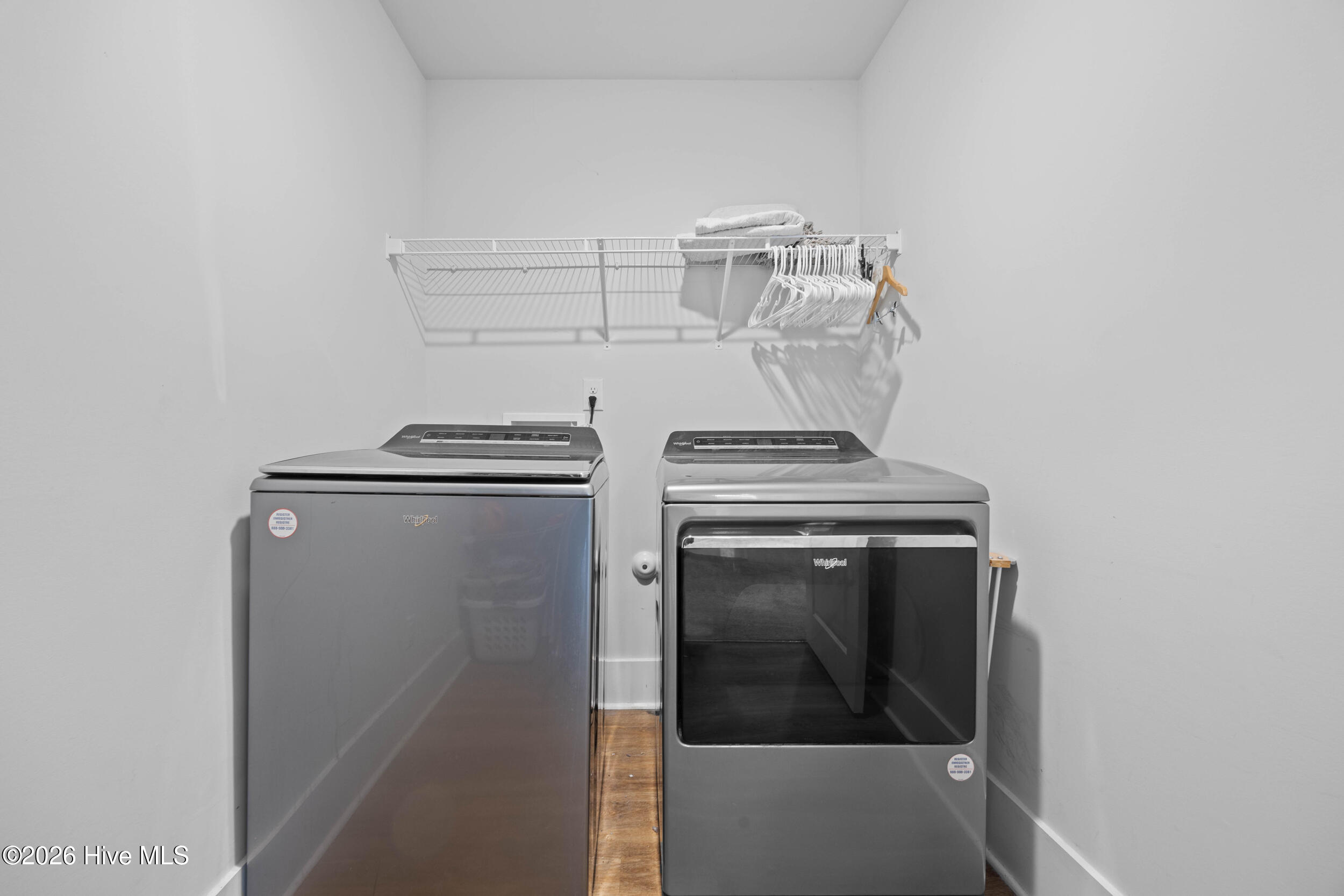 502 Edgewater Way