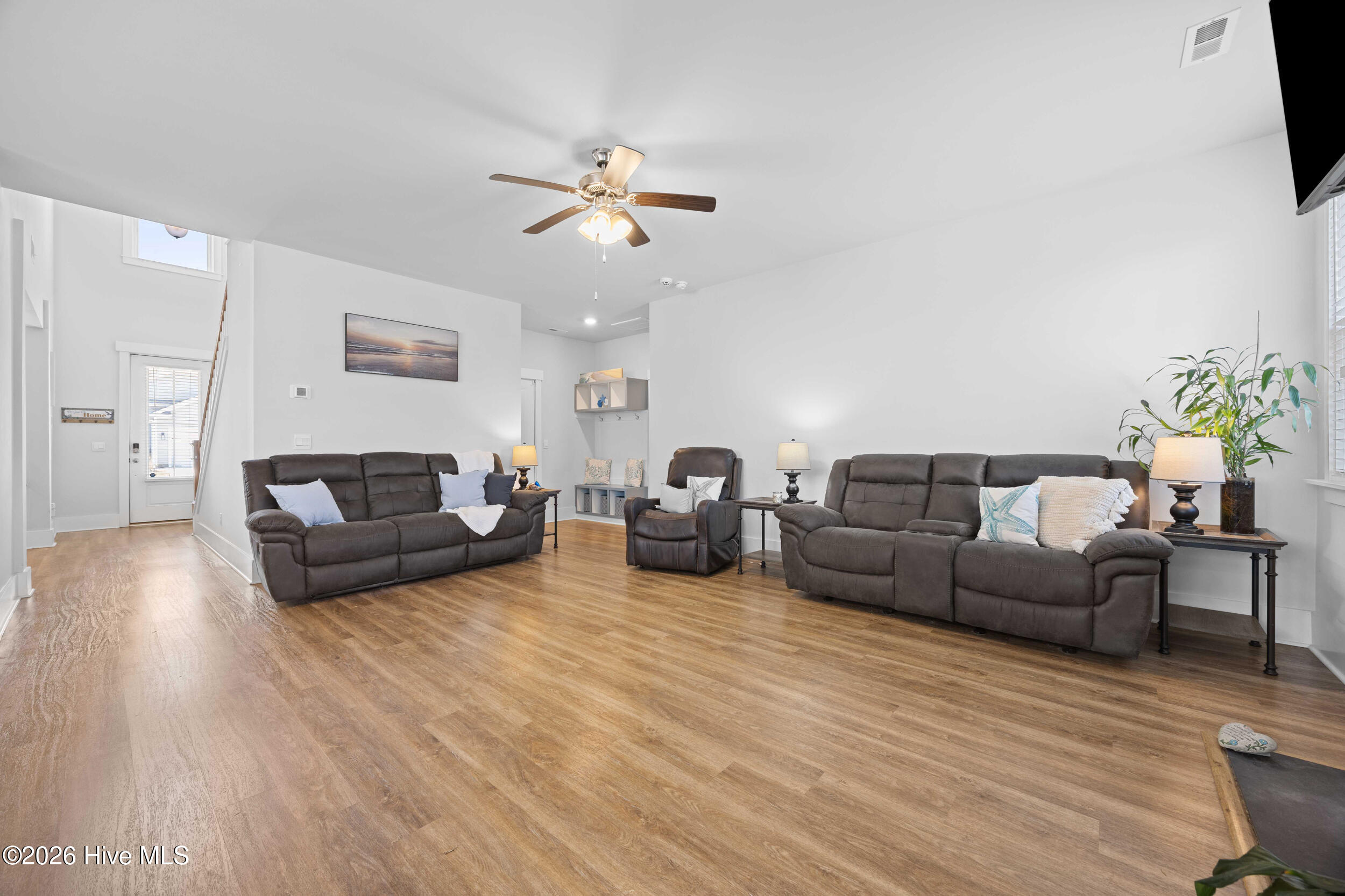 502 Edgewater Way