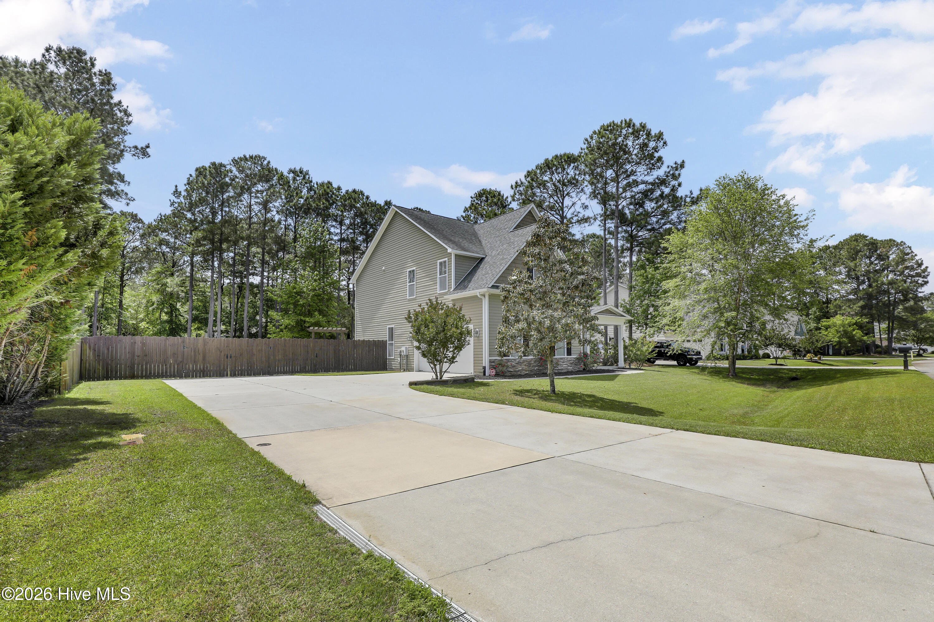 676 Majestic Oaks Drive