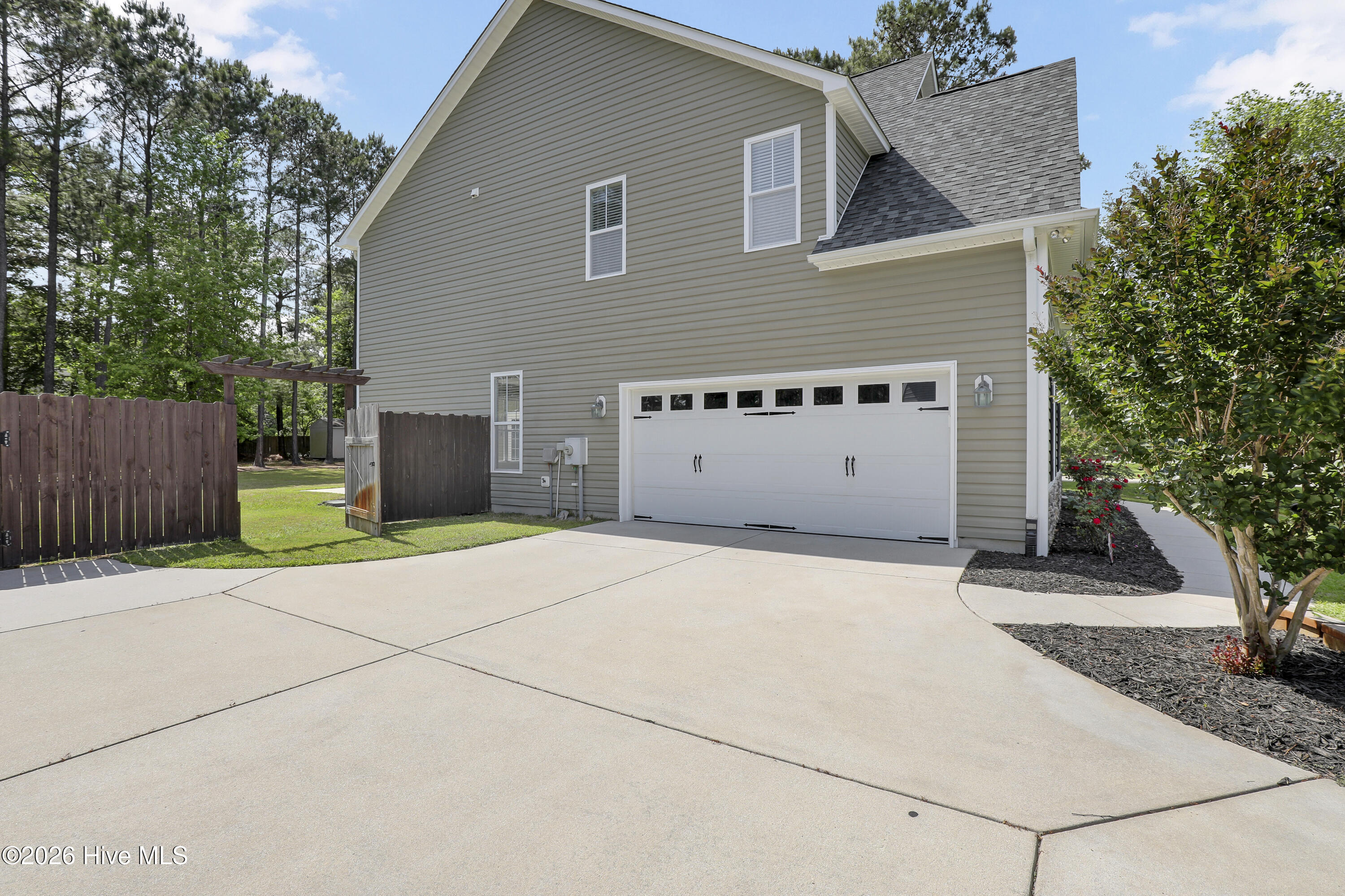 676 Majestic Oaks Drive