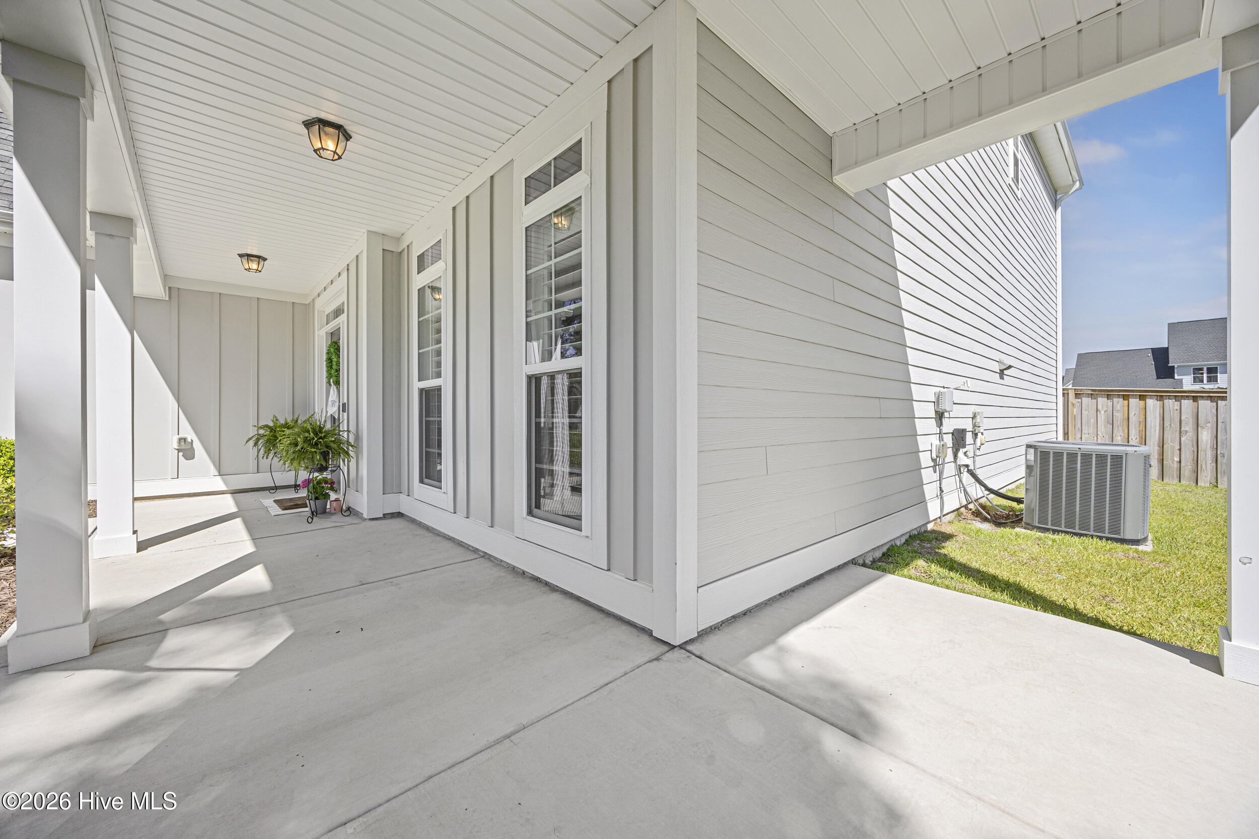 704 W Craftsman Way