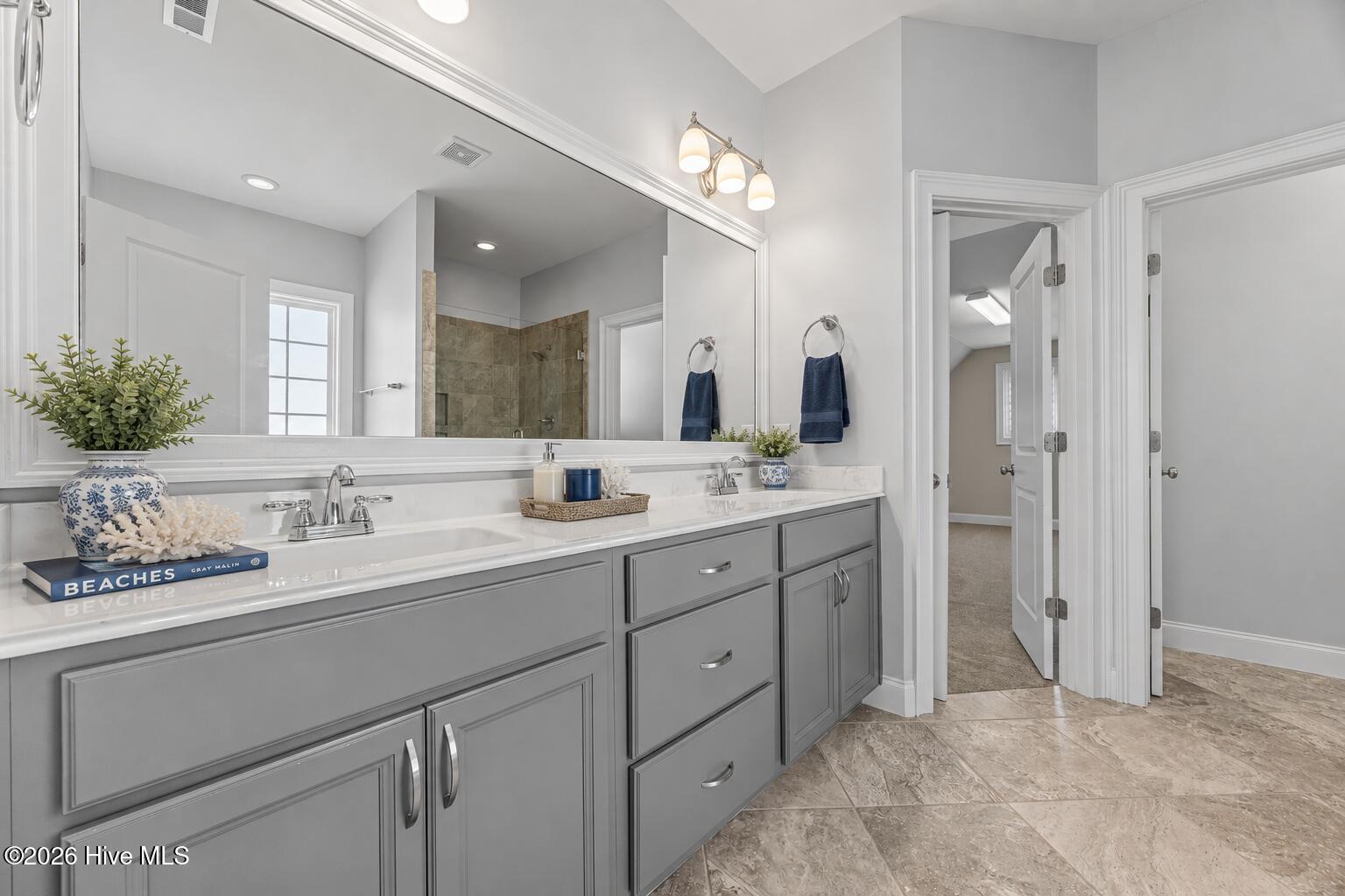 704 W Craftsman Way