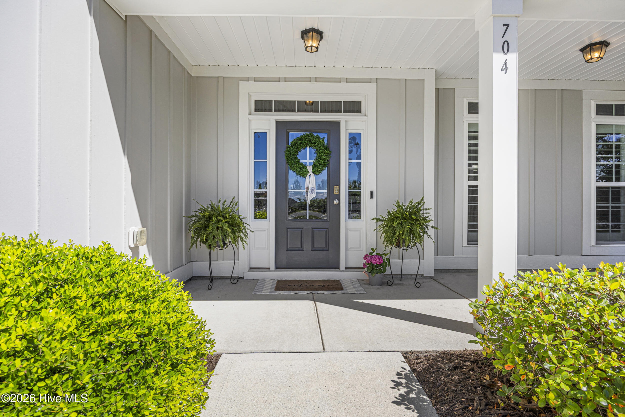 704 W Craftsman Way