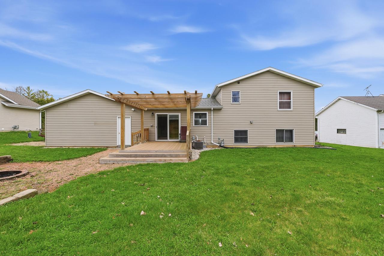 N4493 Hickory ROAD