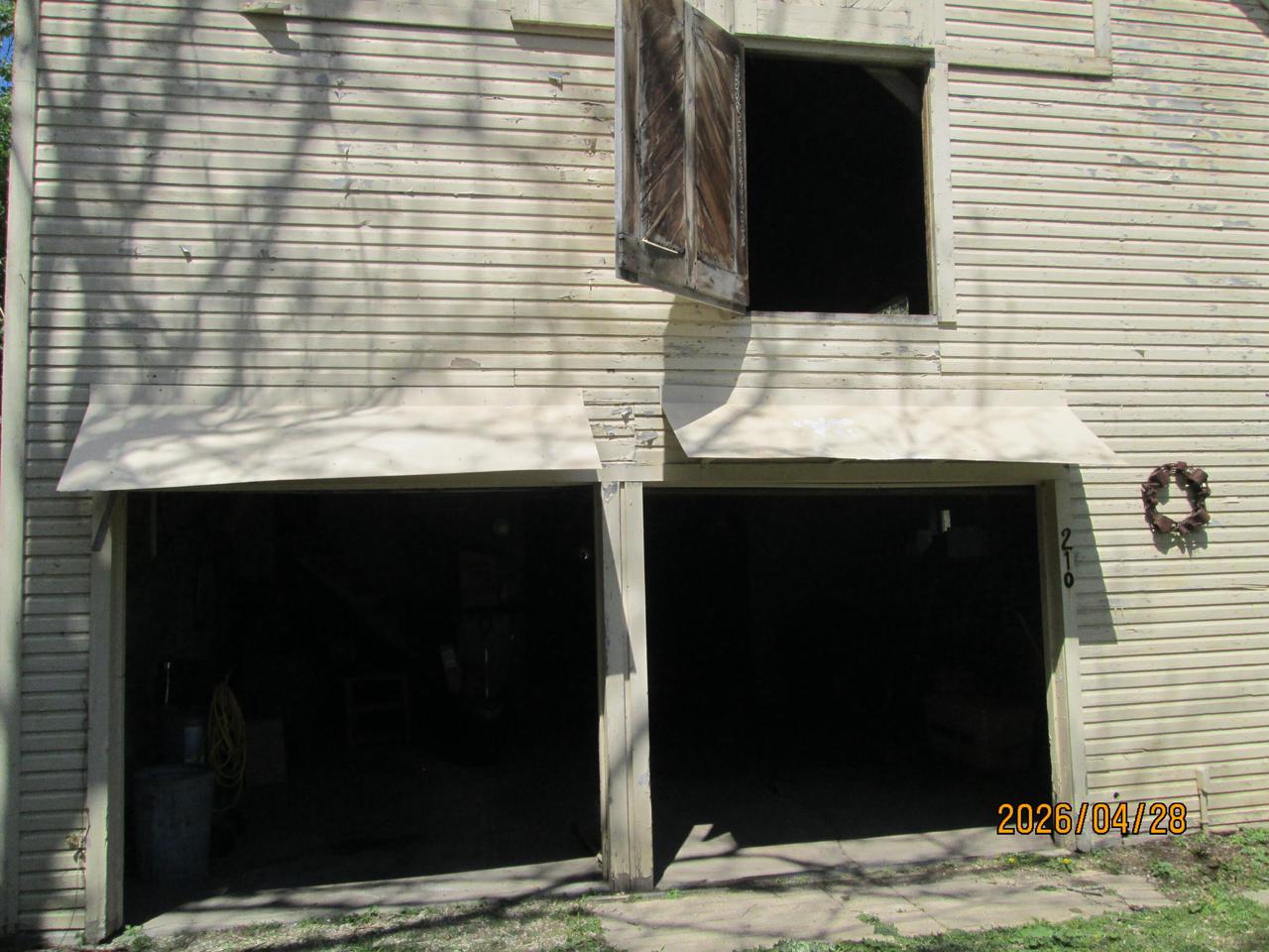 210 E Court STREET
