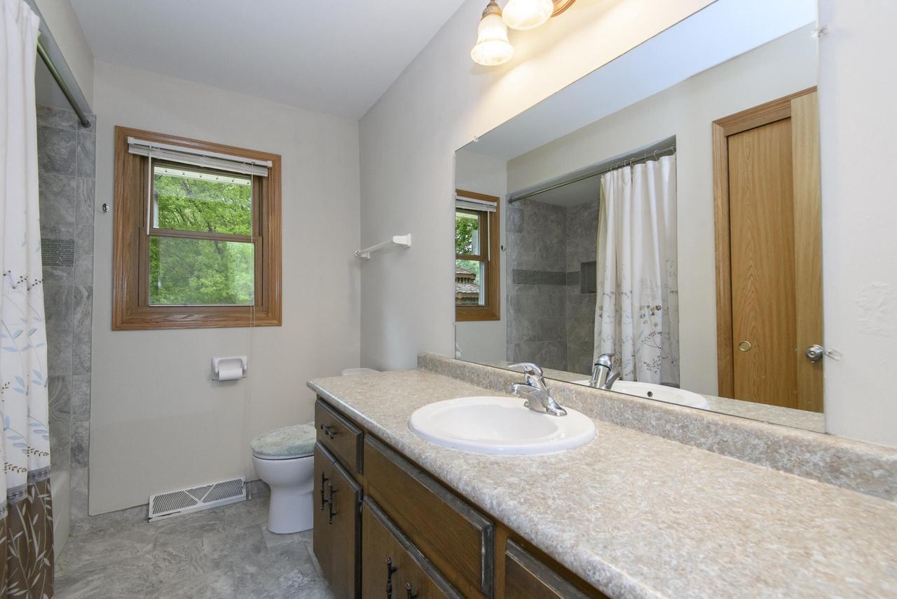 W164N9918 Robins WAY