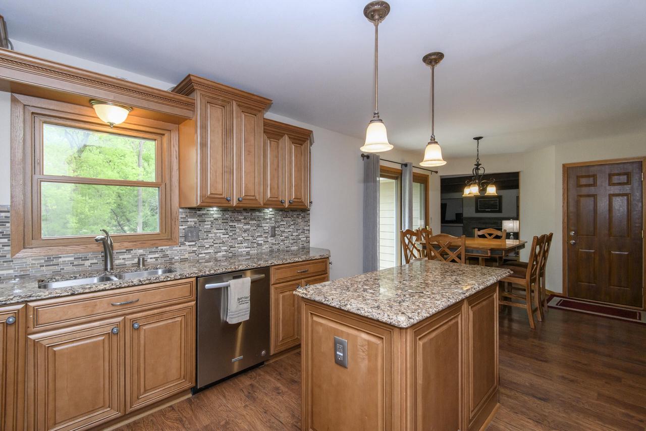 W164N9918 Robins WAY