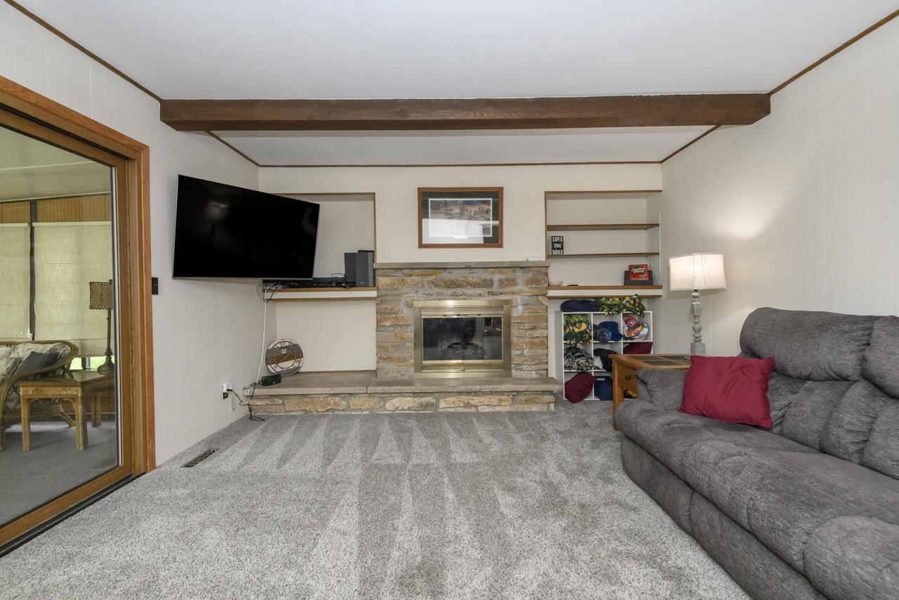 W164N9918 Robins WAY
