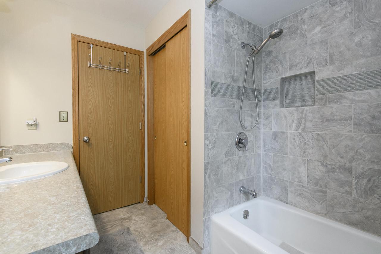 W164N9918 Robins WAY