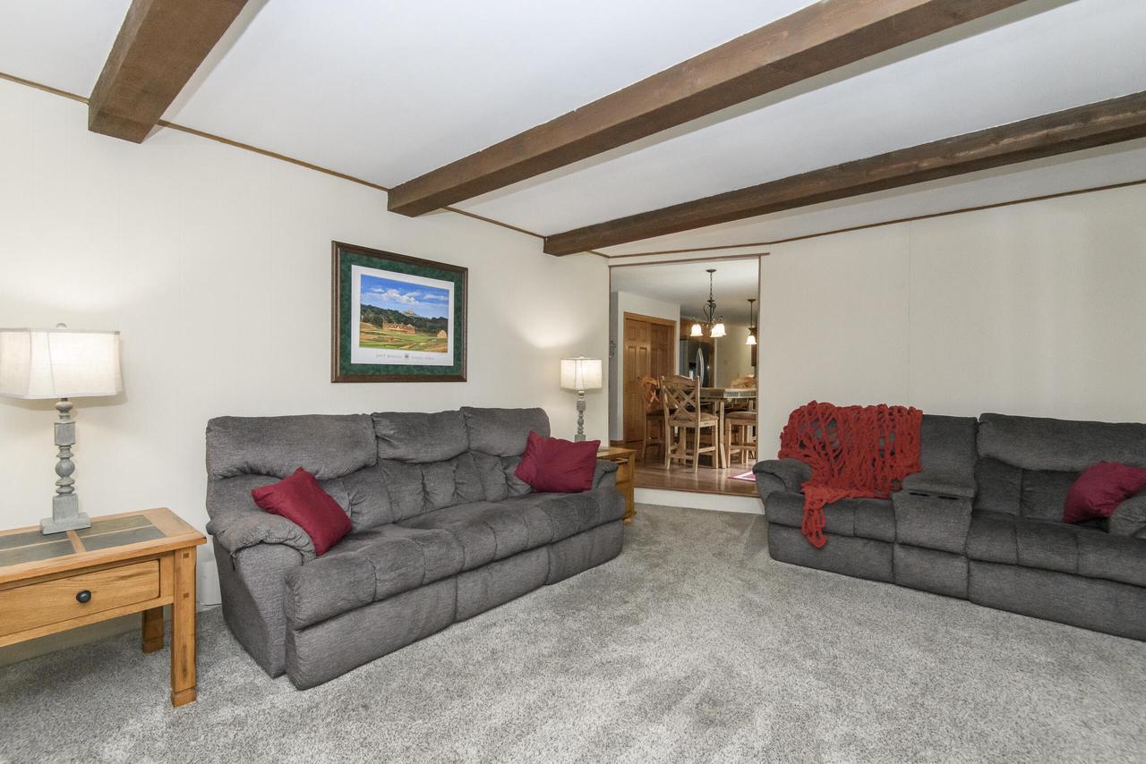 W164N9918 Robins WAY