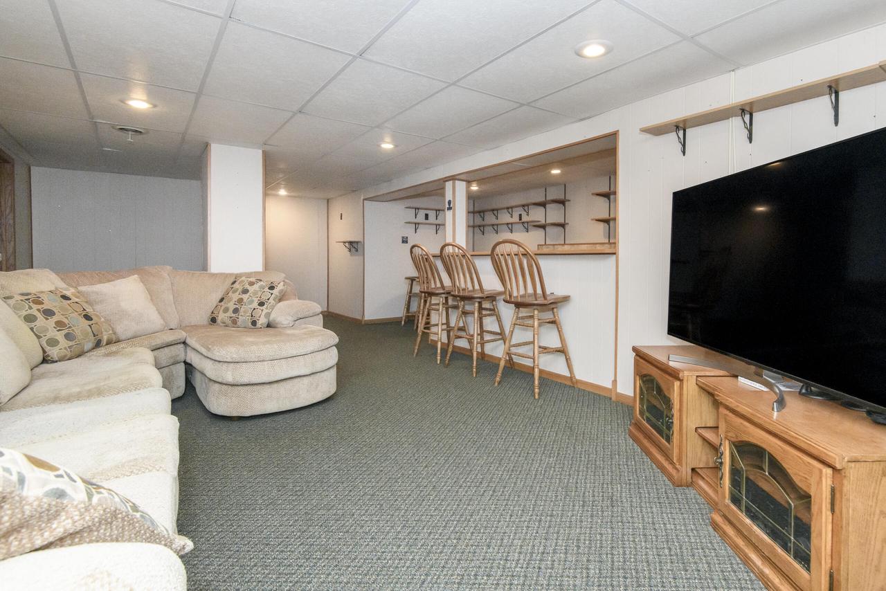 W164N9918 Robins WAY