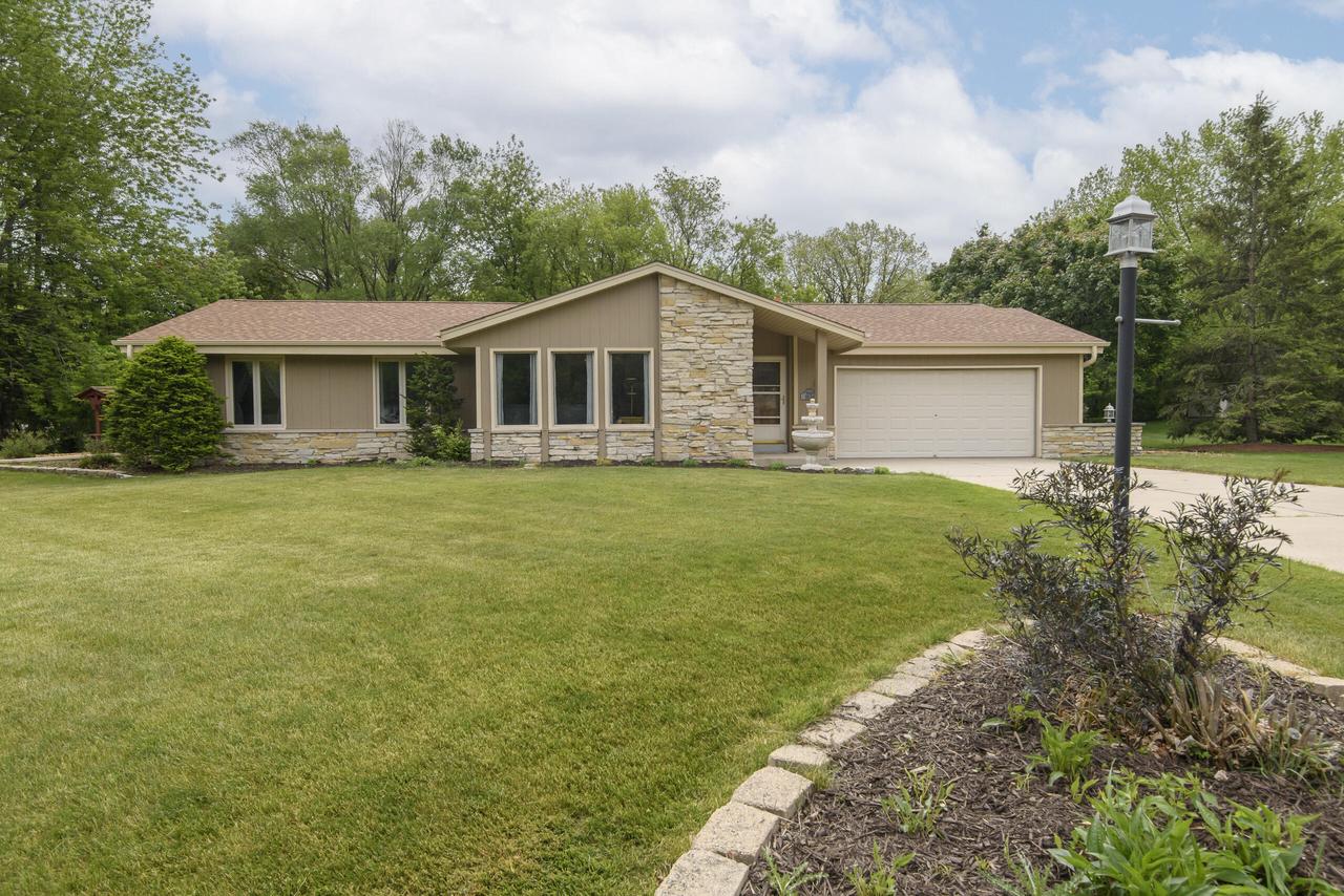 W164N9918 Robins WAY