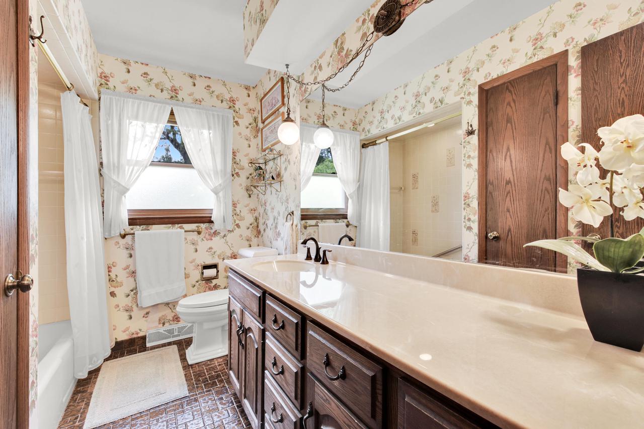 5020 N Lovers Lane ROAD
