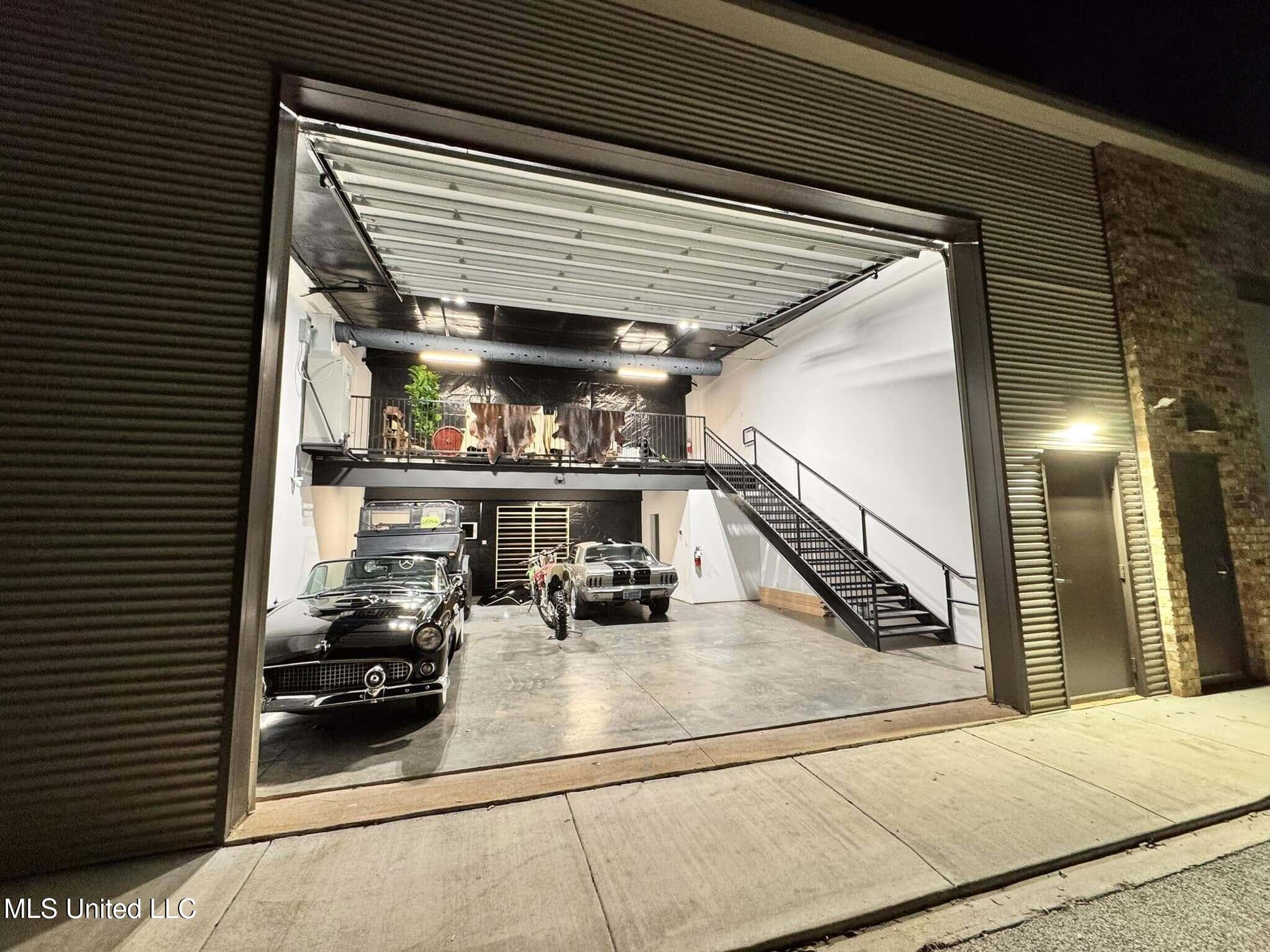 2215 Government Street