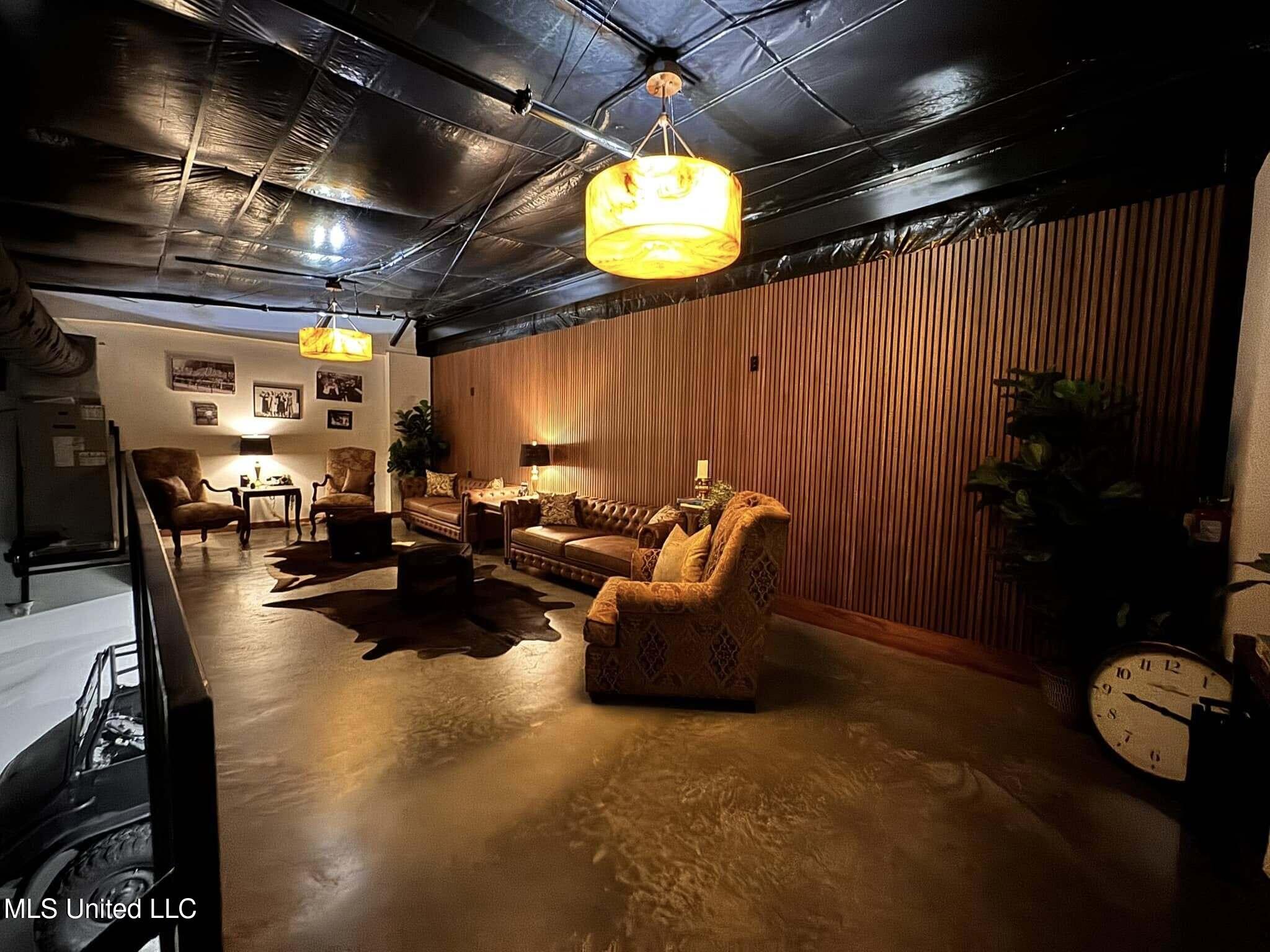 2215 Government Street