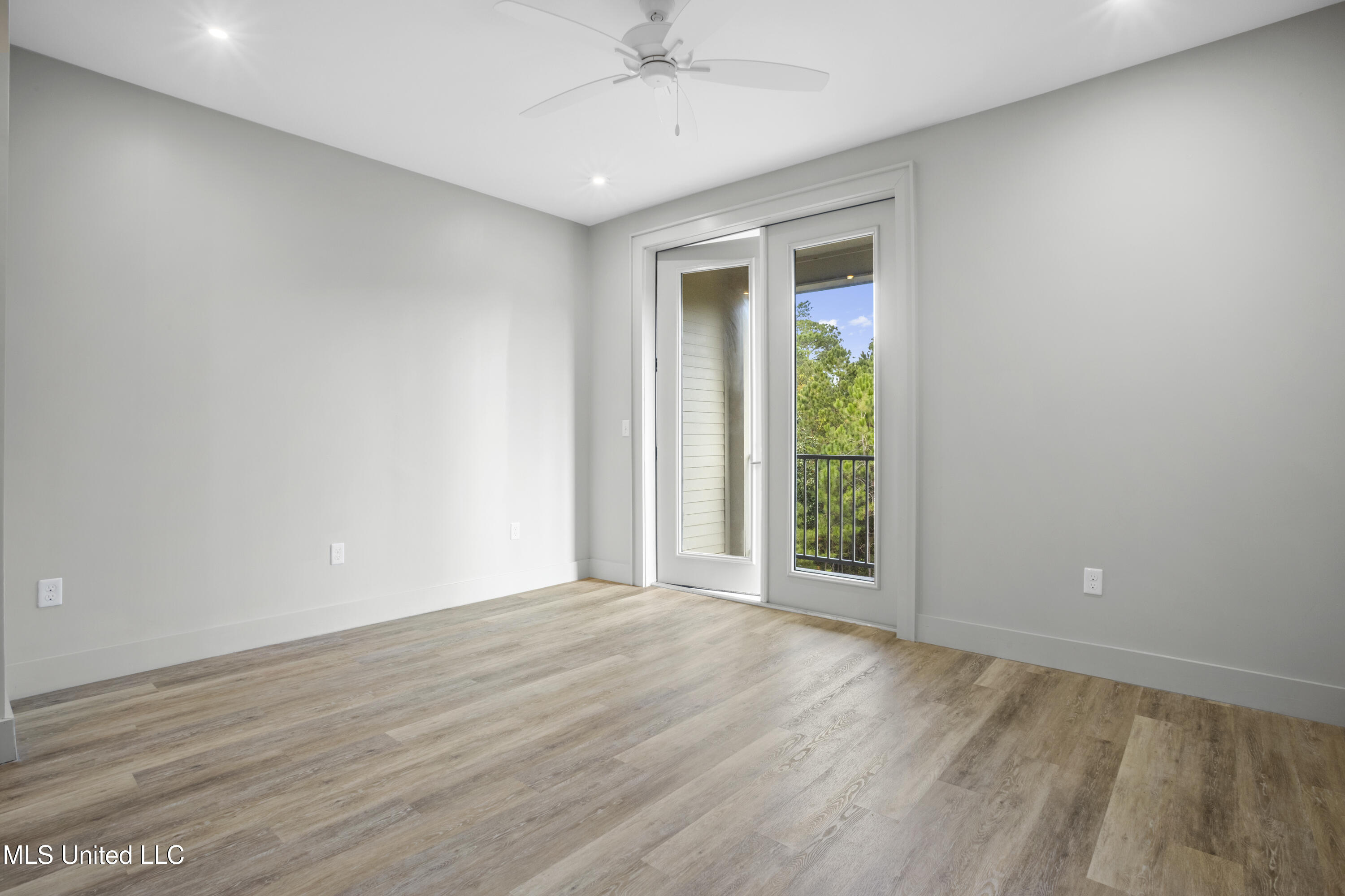 2501 Bienville Boulevard, 435