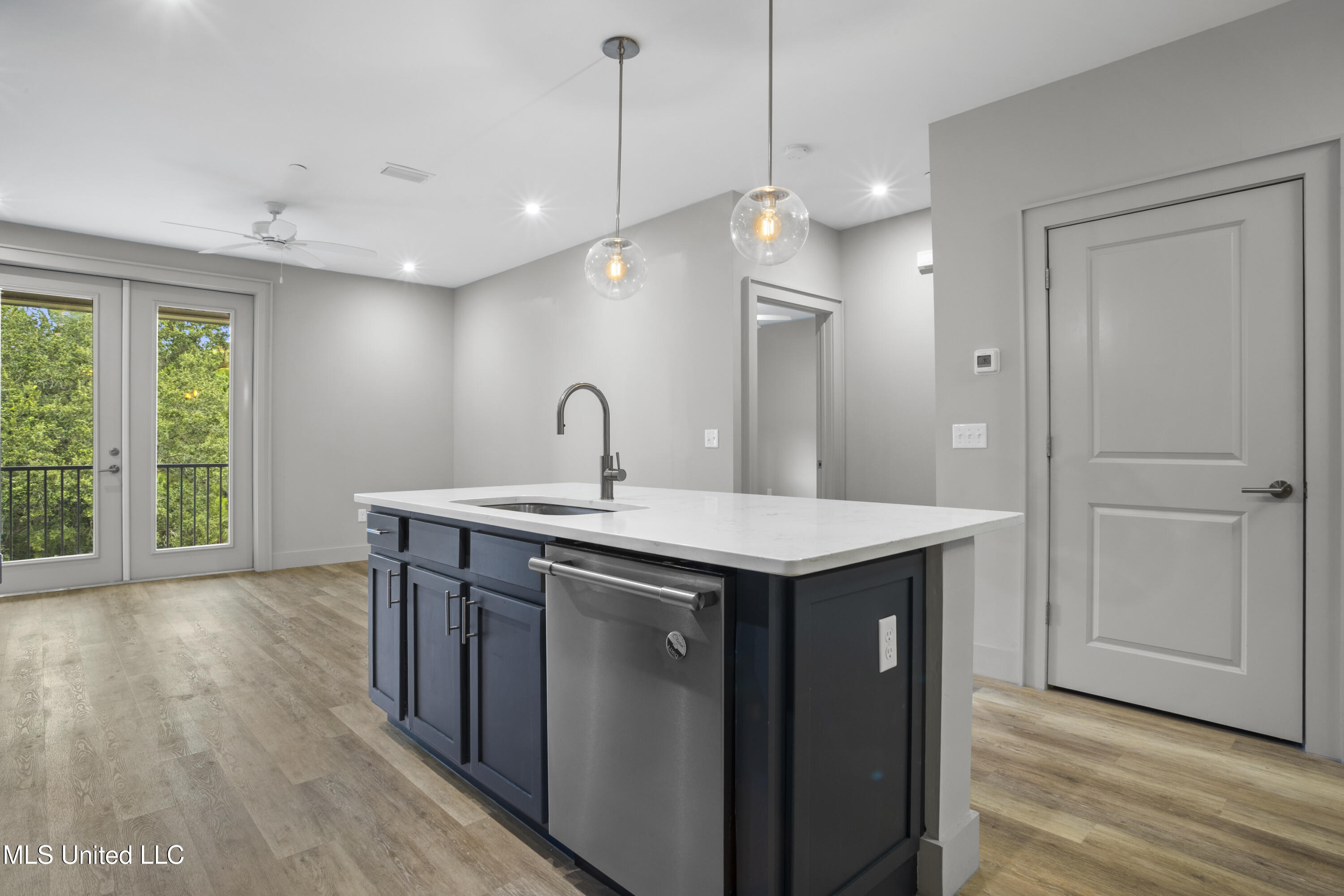 2501 Bienville Boulevard, 435