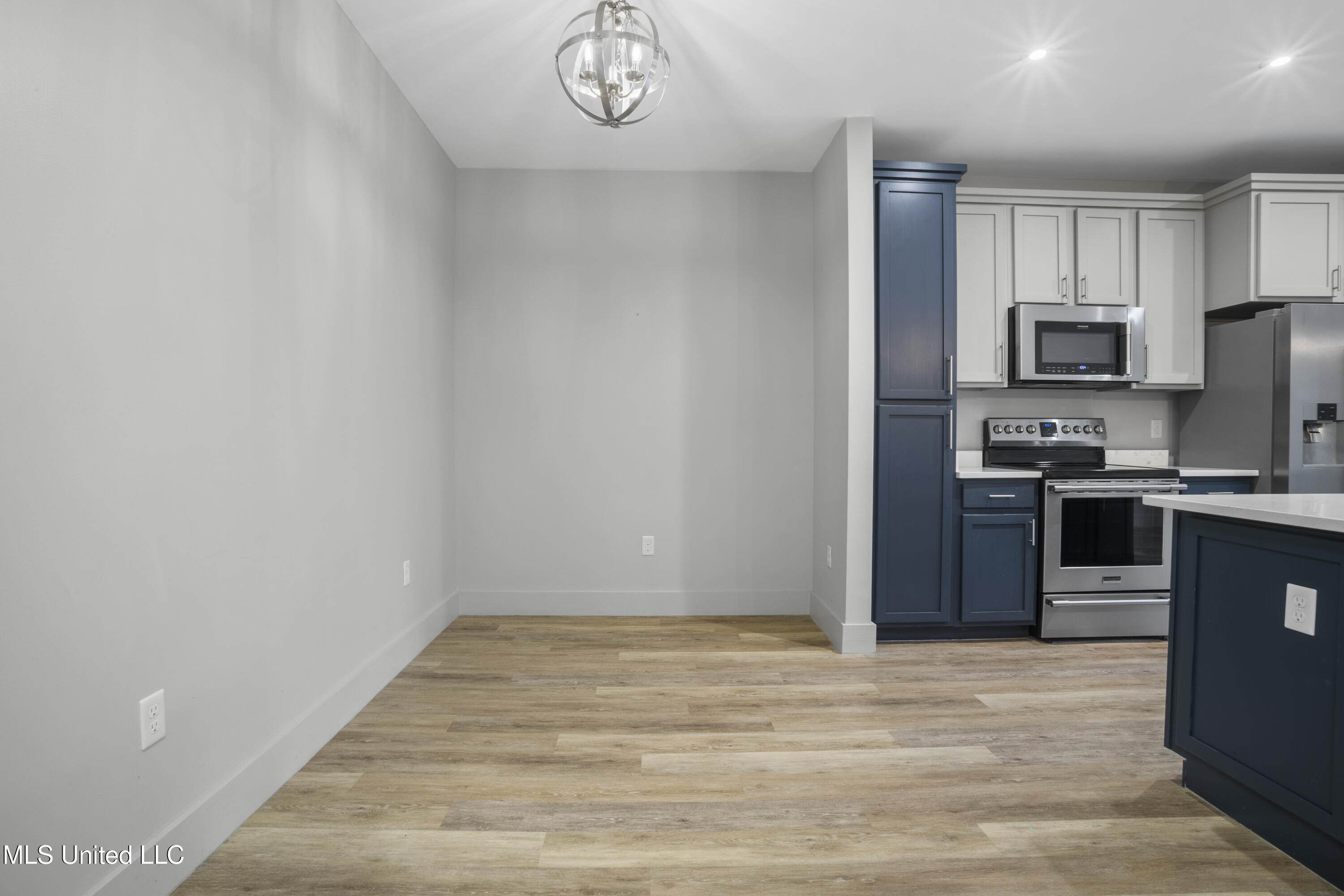 2501 Bienville Boulevard, 435