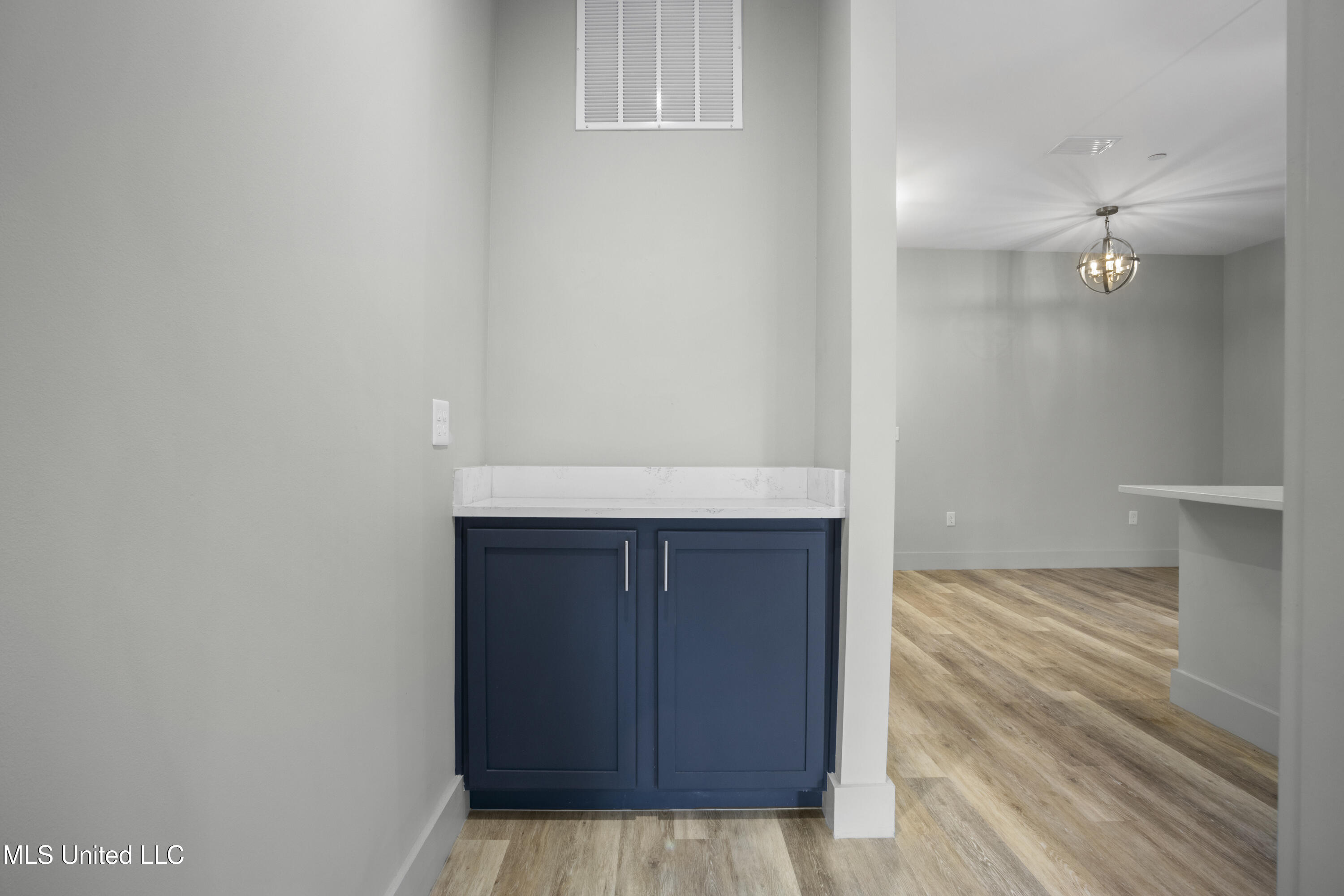 2501 Bienville Boulevard, 435