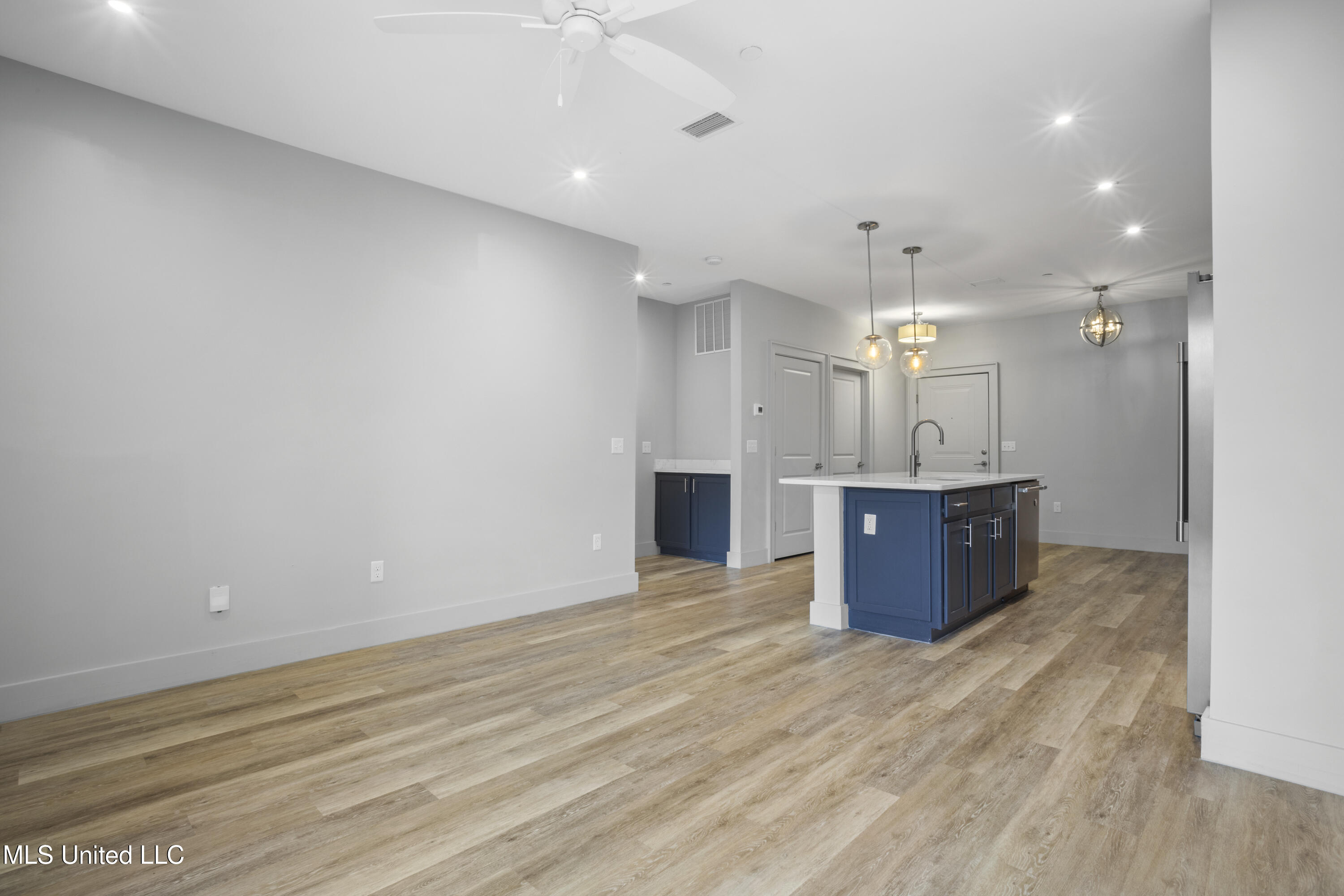 2501 Bienville Boulevard, 435