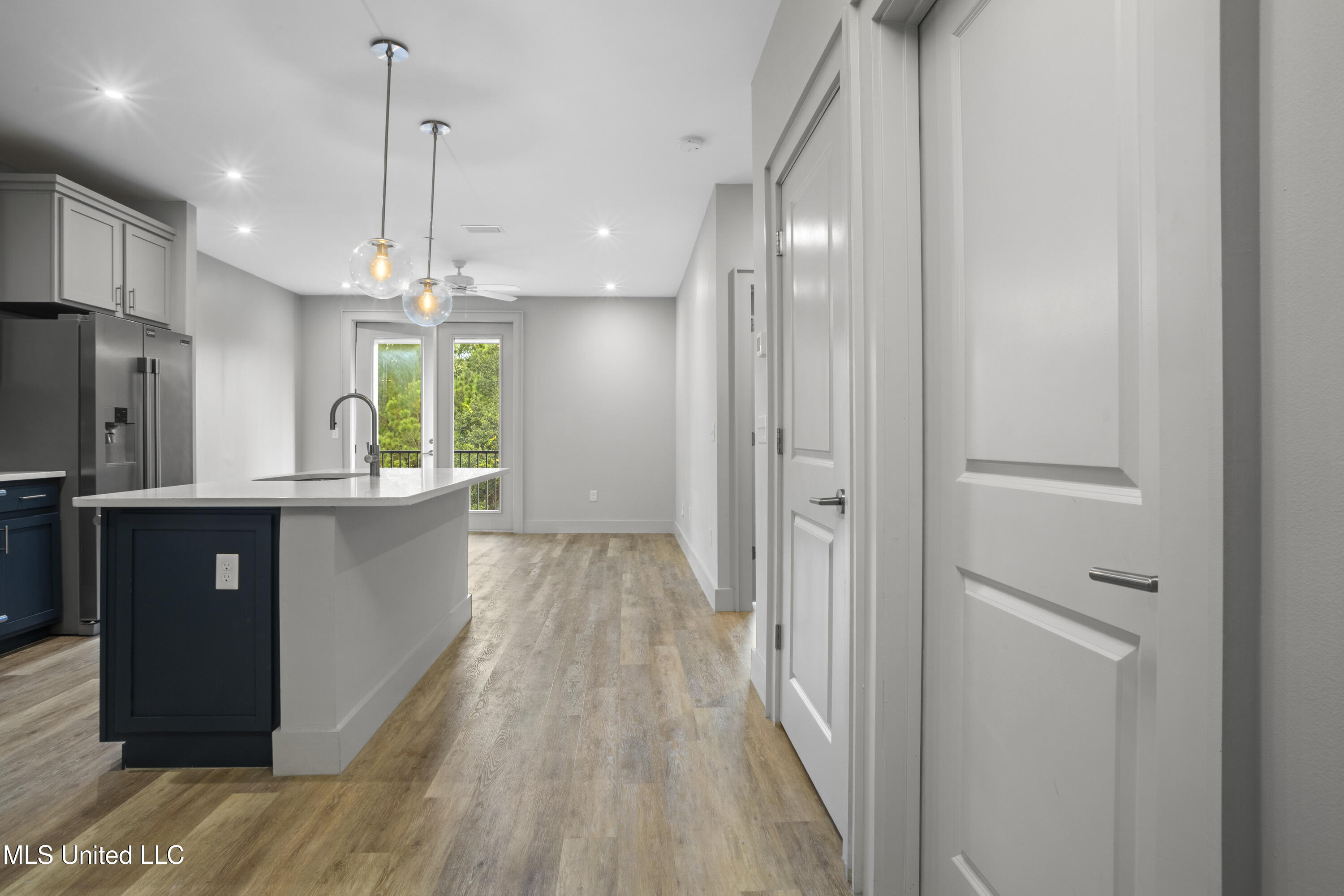 2501 Bienville Boulevard, 435