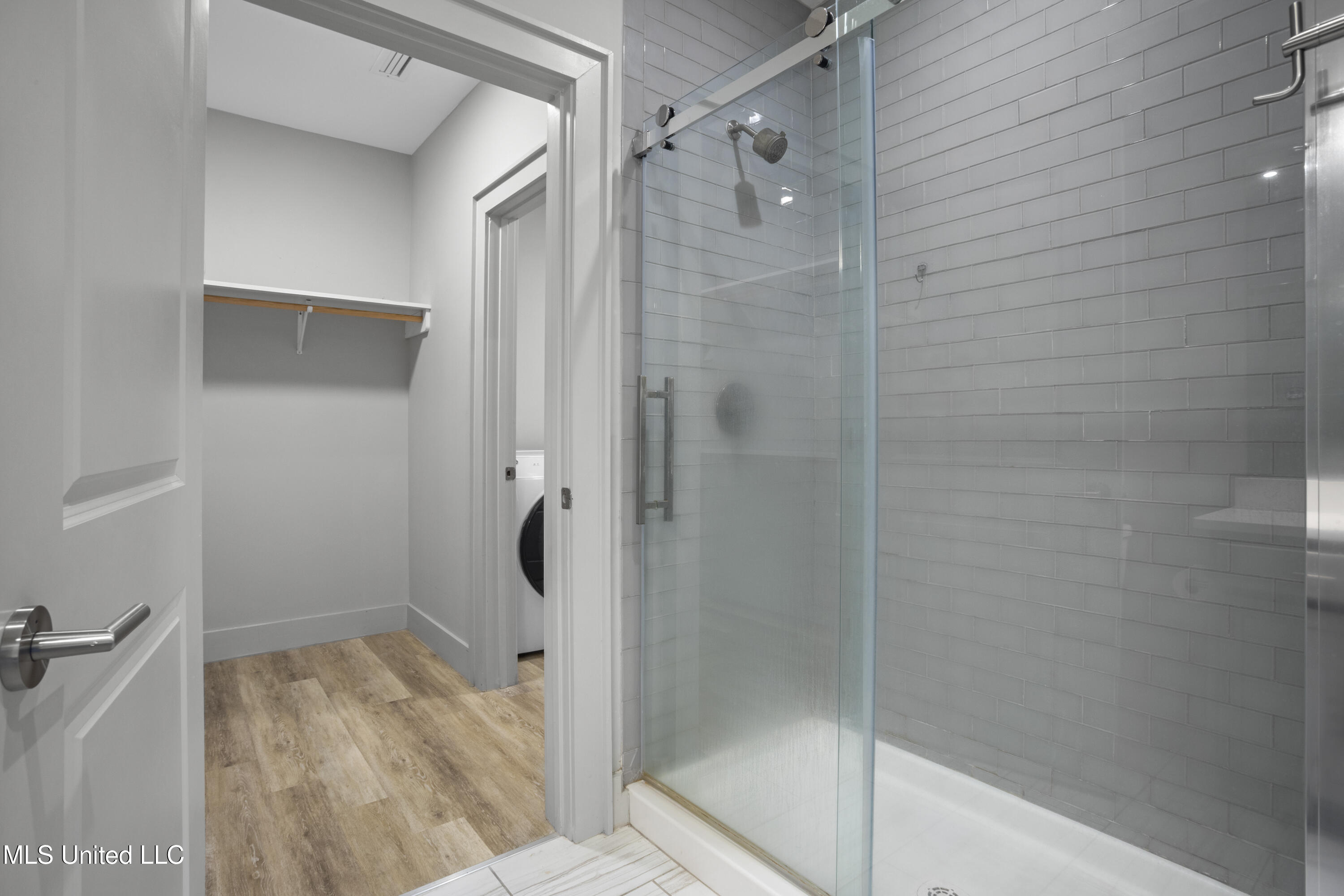 2501 Bienville Boulevard, 435