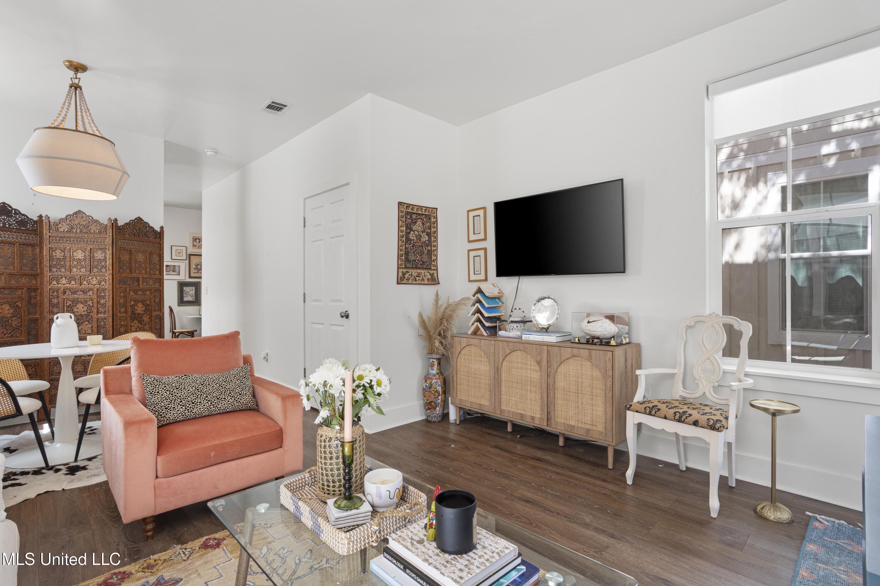 2207 Government Street, 17