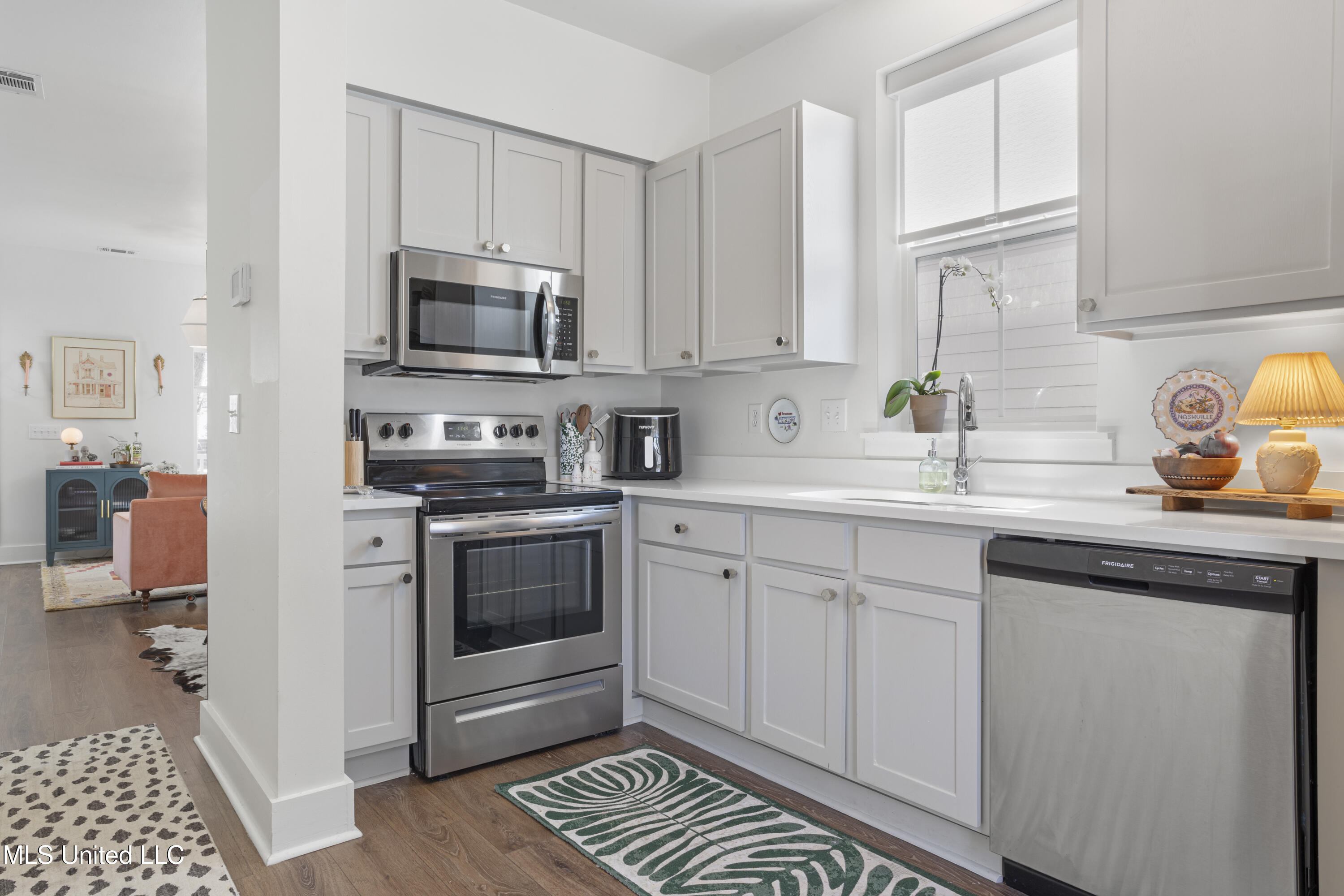 2207 Government Street, 17