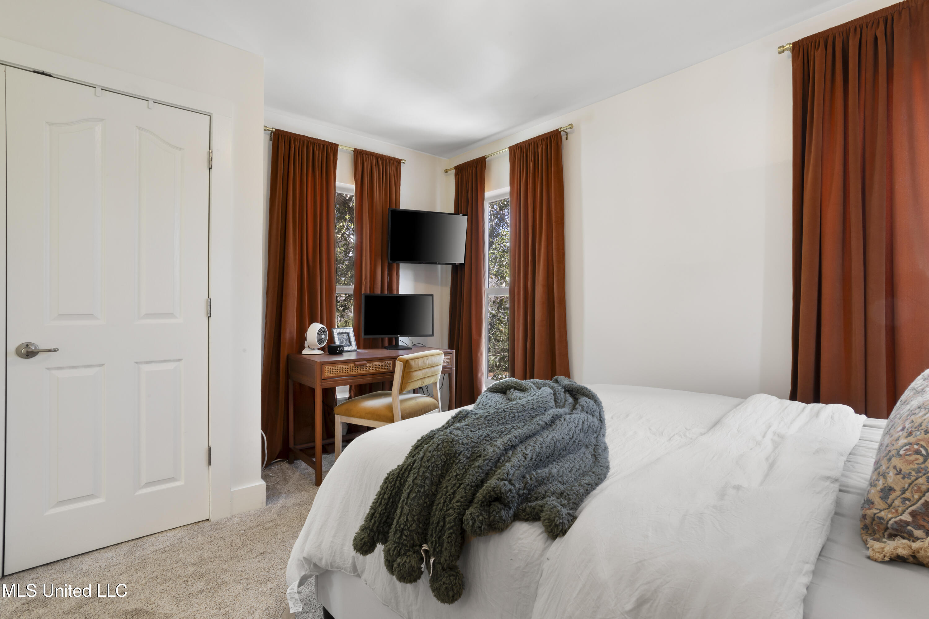 2207 Government Street, 17