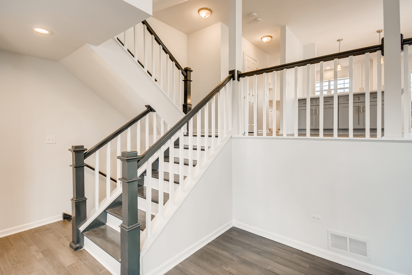 1363 E Central Road Unit: B1