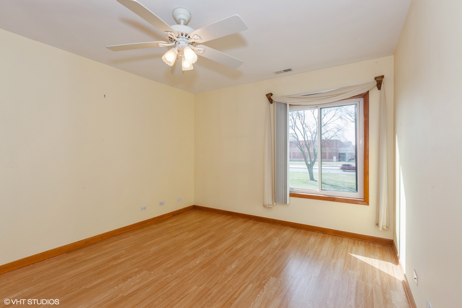 550 75th Street Unit: 201