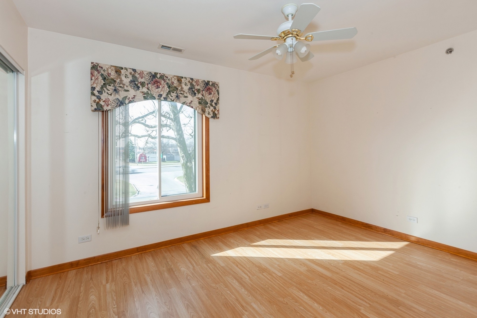 550 75th Street Unit: 201