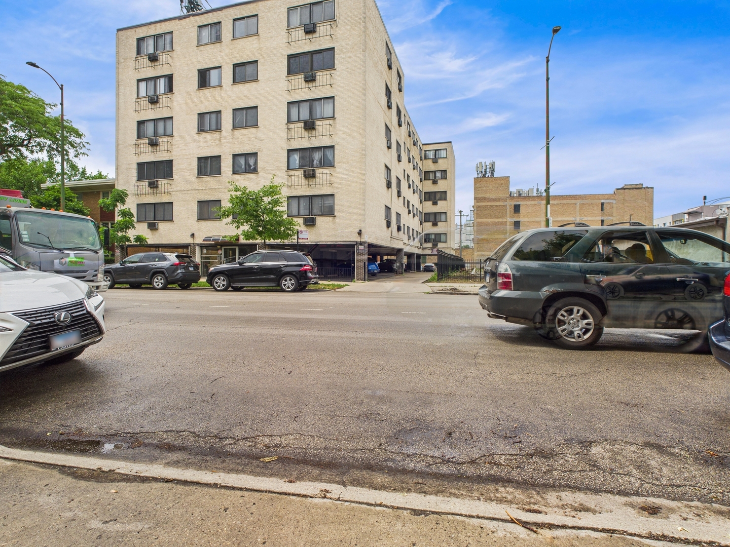 7540 N RIDGE Avenue Unit: 2B