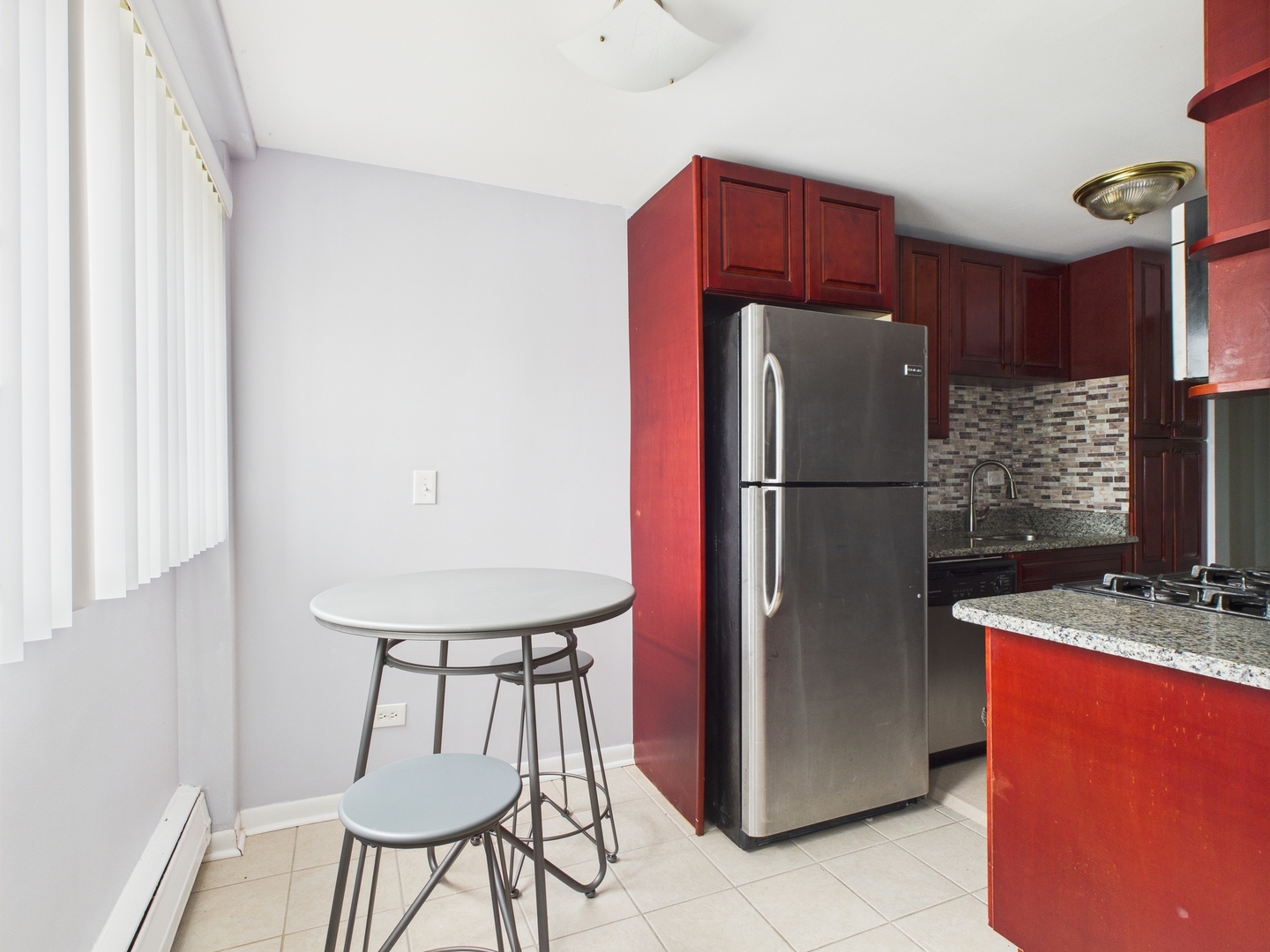 7540 N RIDGE Avenue Unit: 2B