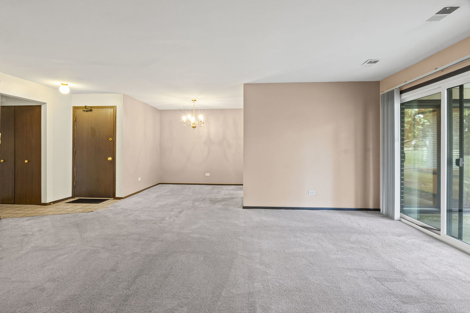 842 E Carriage Lane Unit: 7