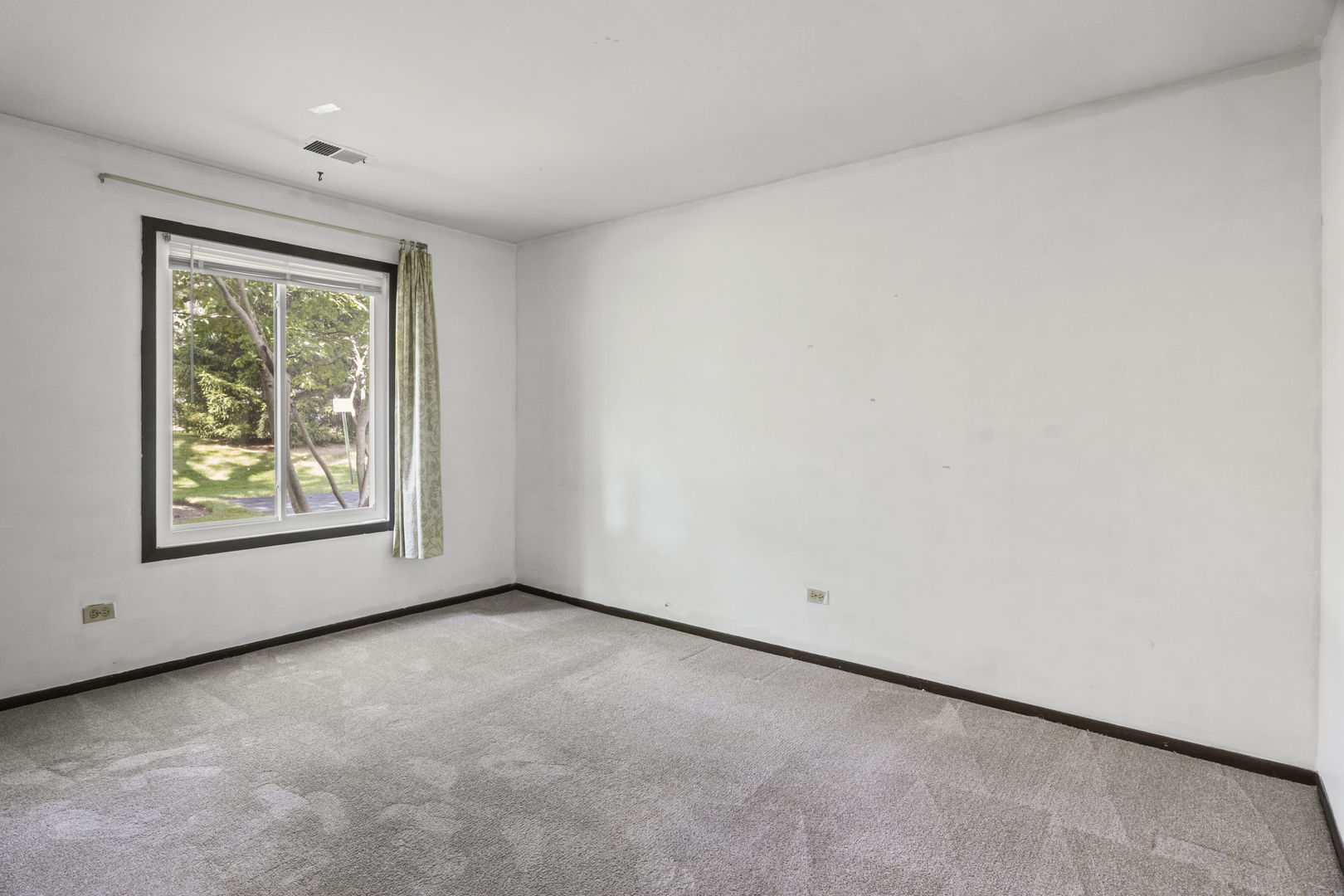 842 E Carriage Lane Unit: 7