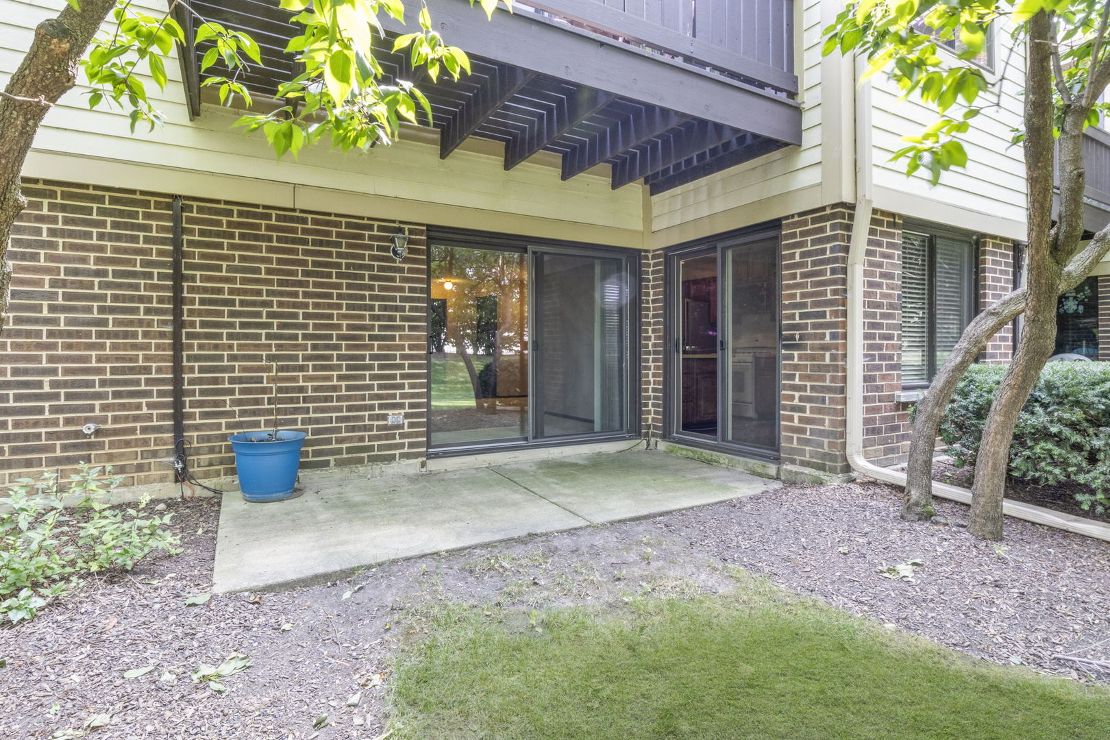 842 E Carriage Lane Unit: 7